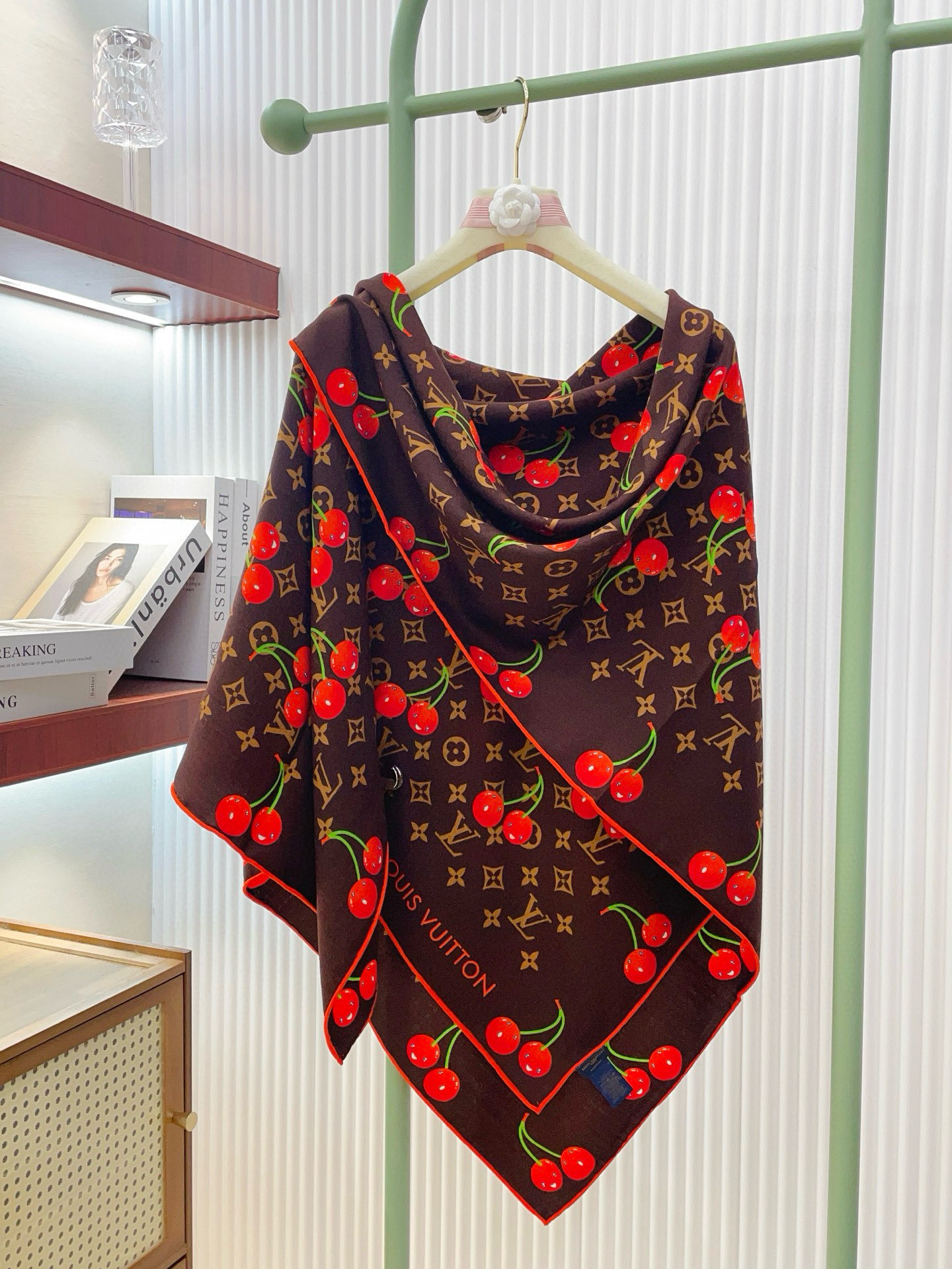 ✨✨【双面同色 丝毛款】L家羊绒新款 买了都说好看‼️推荐💕双面同色羊绒方巾‼️驴家ZG爆款🎁💟立体呈现