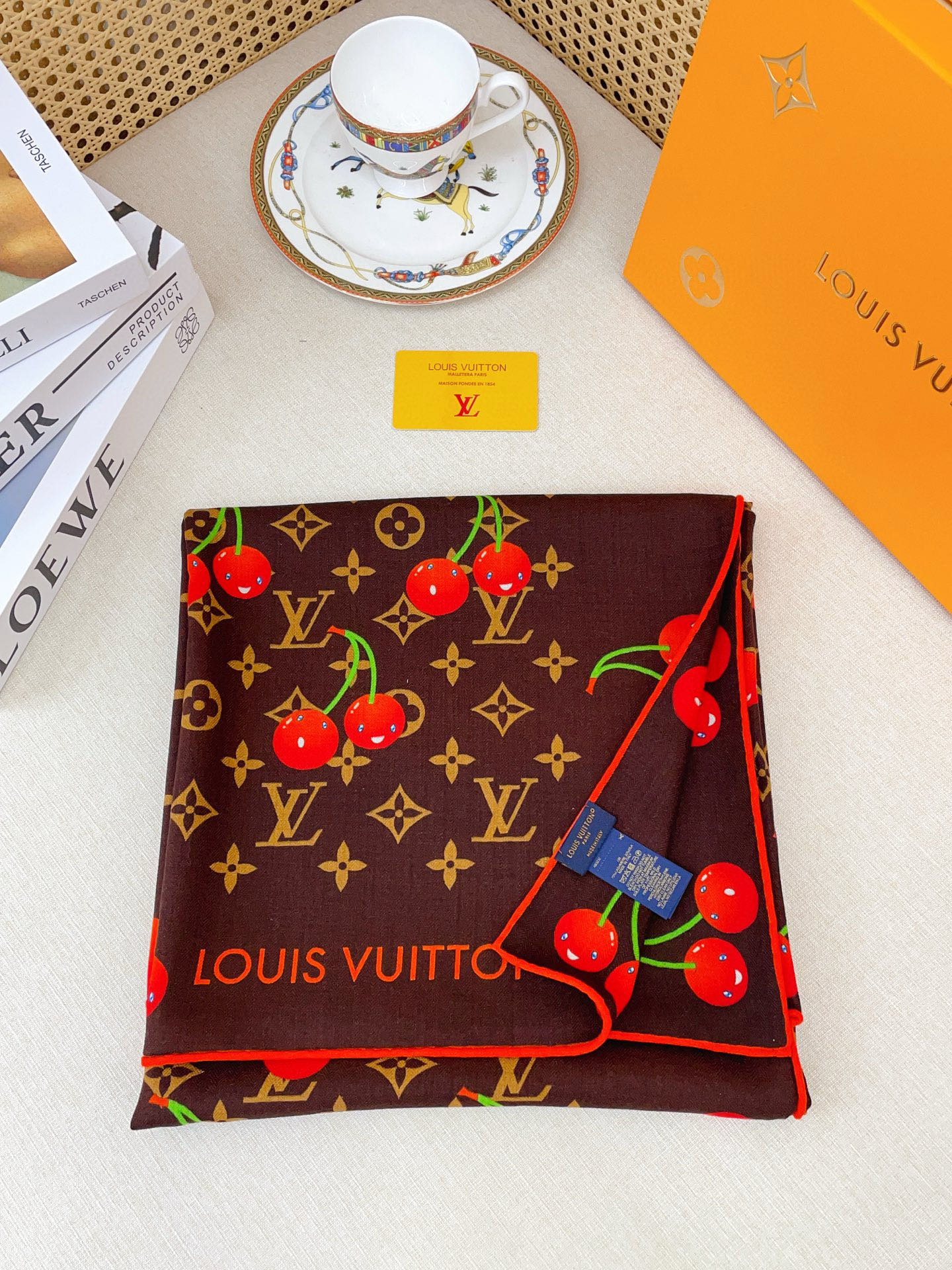 ✨✨【双面同色 丝毛款】L家羊绒新款 买了都说好看‼️推荐💕双面同色羊绒方巾‼️驴家ZG爆款🎁💟立体呈现