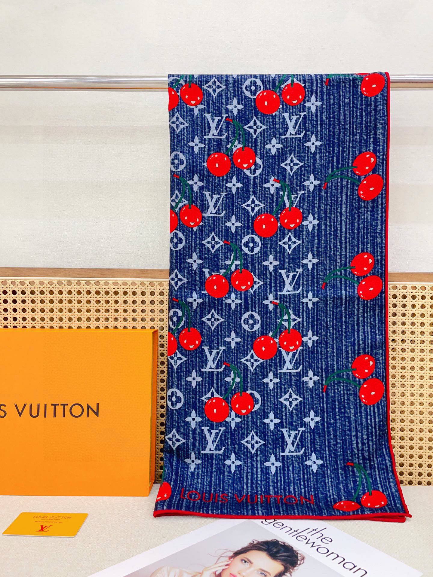 ✨✨【双面同色 丝毛款】L家羊绒新款 买了都说好看‼️推荐💕双面同色羊绒方巾‼️驴家ZG爆款🎁💟立体呈现