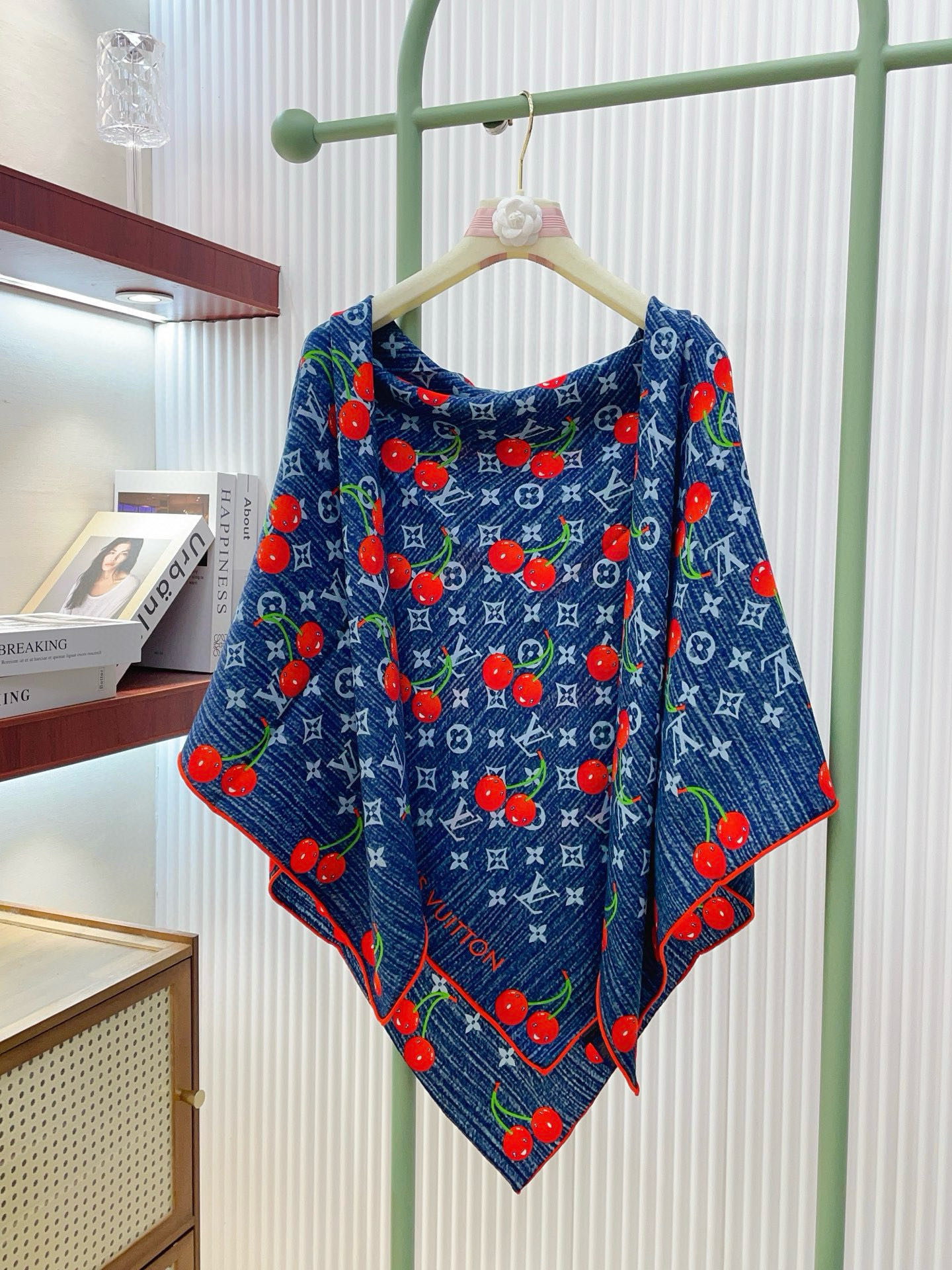 ✨✨【双面同色 丝毛款】L家羊绒新款 买了都说好看‼️推荐💕双面同色羊绒方巾‼️驴家ZG爆款🎁💟立体呈现