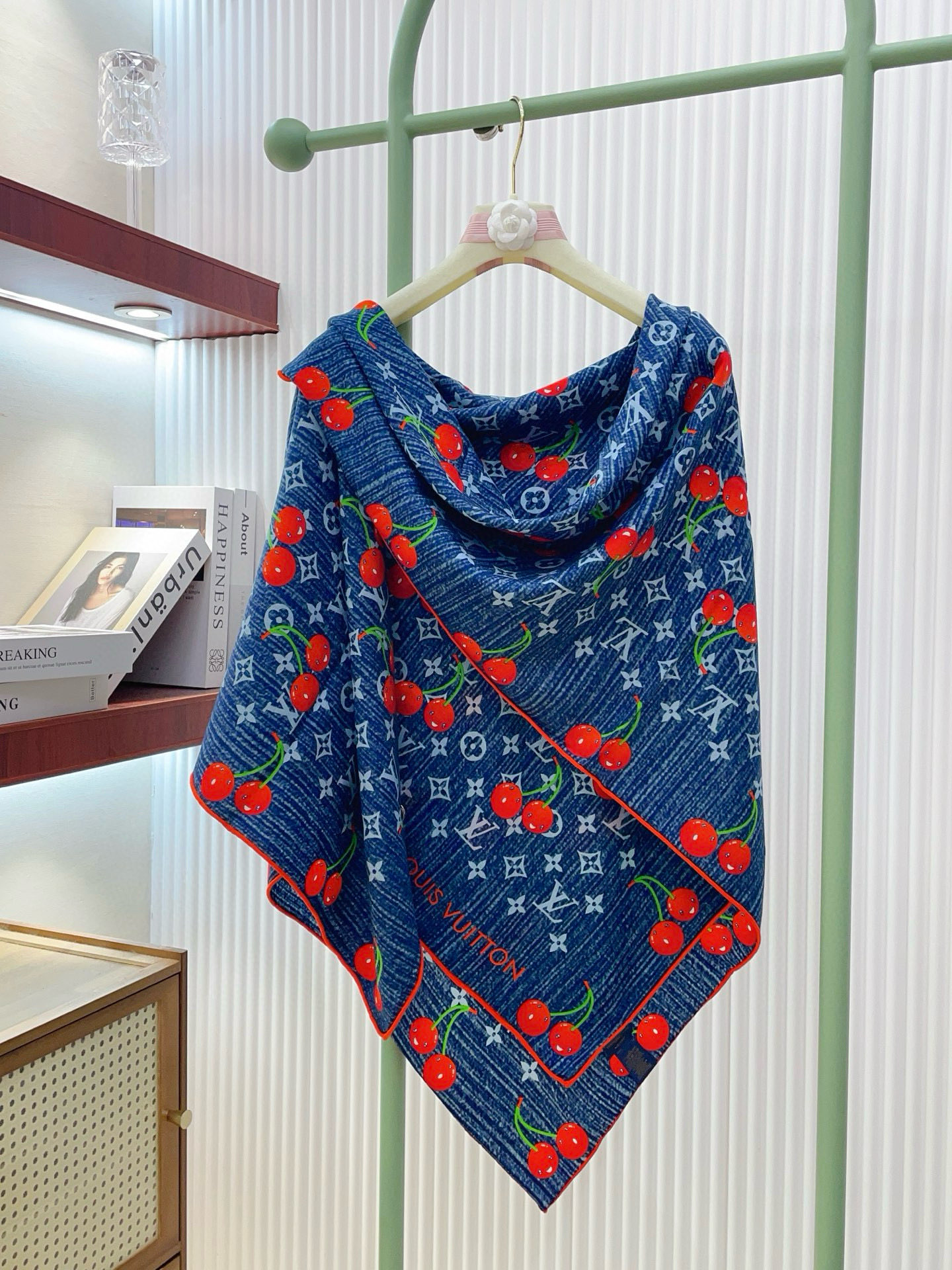 ✨✨【双面同色 丝毛款】L家羊绒新款 买了都说好看‼️推荐💕双面同色羊绒方巾‼️驴家ZG爆款🎁💟立体呈现