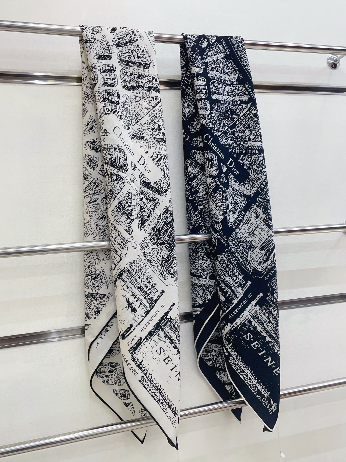 ✨✨【双面同色 丝毛款】CD家羊绒新款 买了都说好看‼️推荐💕双面同色羊绒方巾‼️D家ZG爆款🎁💟立体呈