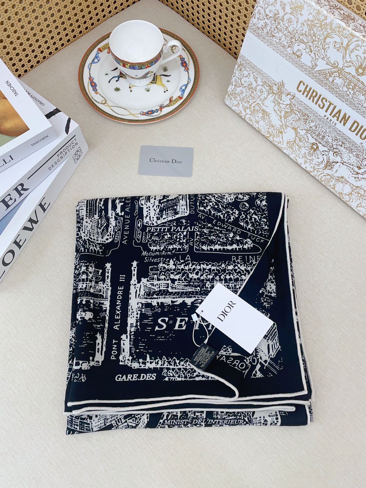 ✨✨【双面同色 丝毛款】CD家羊绒新款 买了都说好看‼️推荐💕双面同色羊绒方巾‼️D家ZG爆款🎁💟立体呈