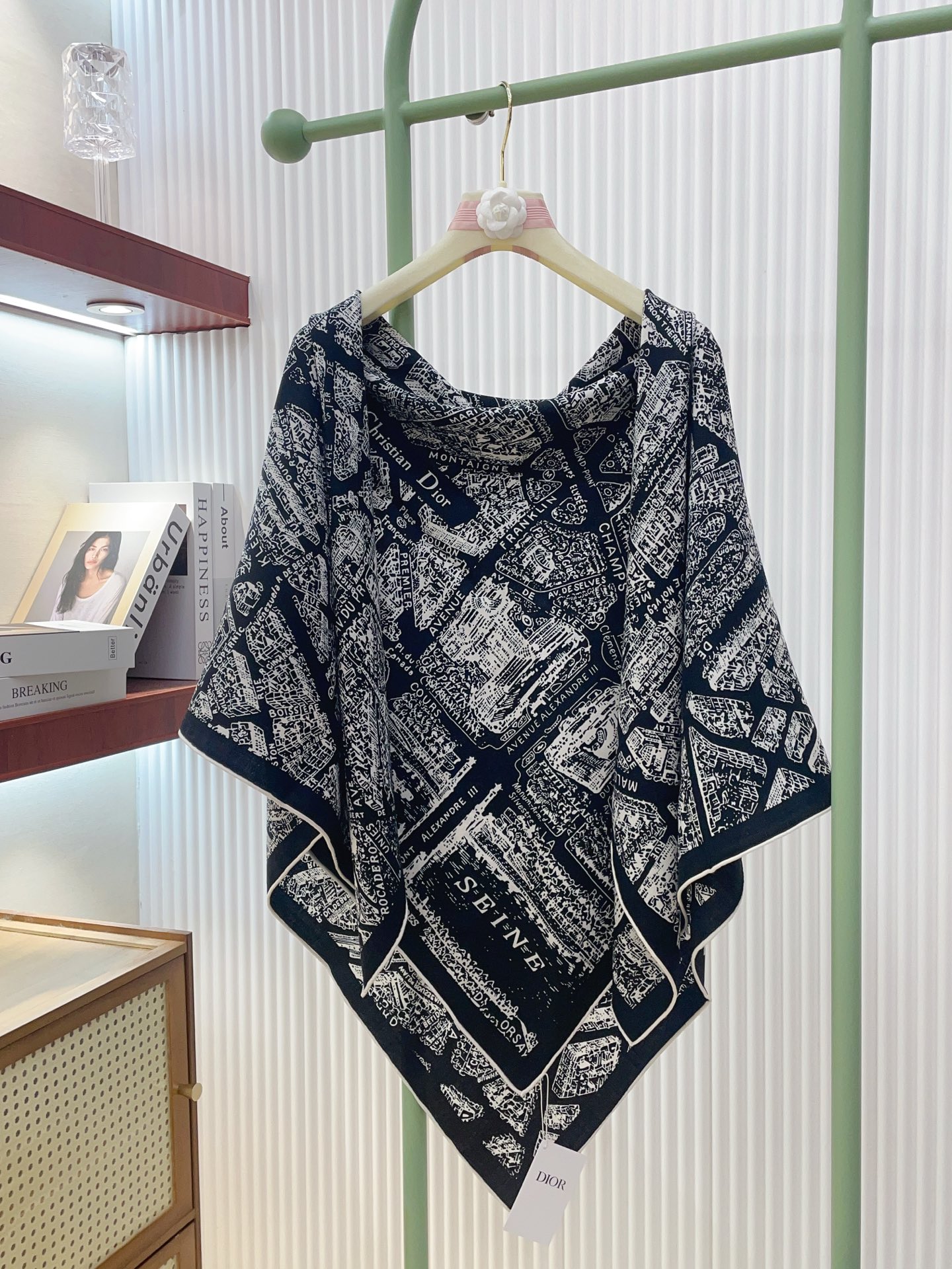 ✨✨【双面同色 丝毛款】CD家羊绒新款 买了都说好看‼️推荐💕双面同色羊绒方巾‼️D家ZG爆款🎁💟立体呈