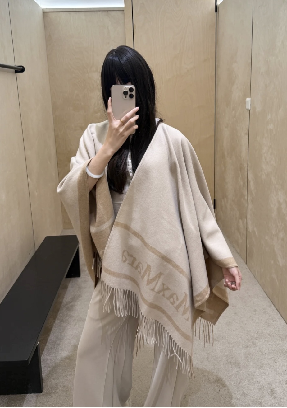 ✨✨ Maxmara臻品推荐，最火的斗篷披肩，秋冬新款！亲妈价格给力推荐！造型功能很强大！实物真的很赞！