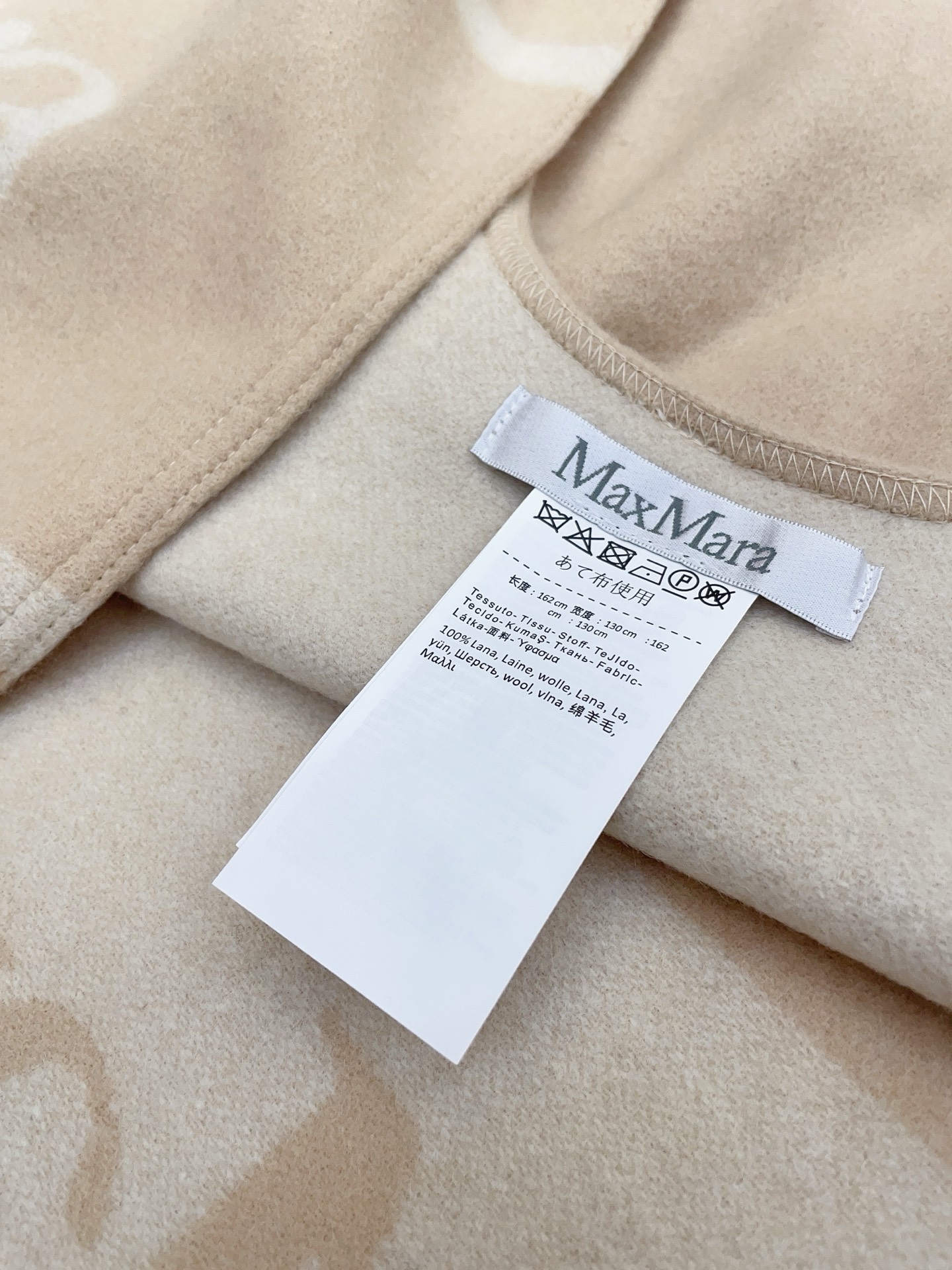 ✨✨ Maxmara臻品推荐，最火的斗篷披肩，秋冬新款！亲妈价格给力推荐！造型功能很强大！实物真的很赞！