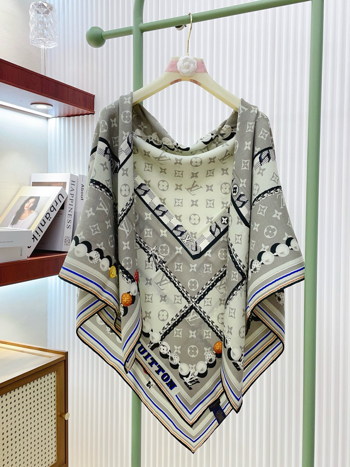 ✨✨【双面同色 丝毛款】L家羊绒新款 买了都说好看‼️推荐💕双面同色羊绒方巾‼️驴家ZG爆款🎁💟立体呈现