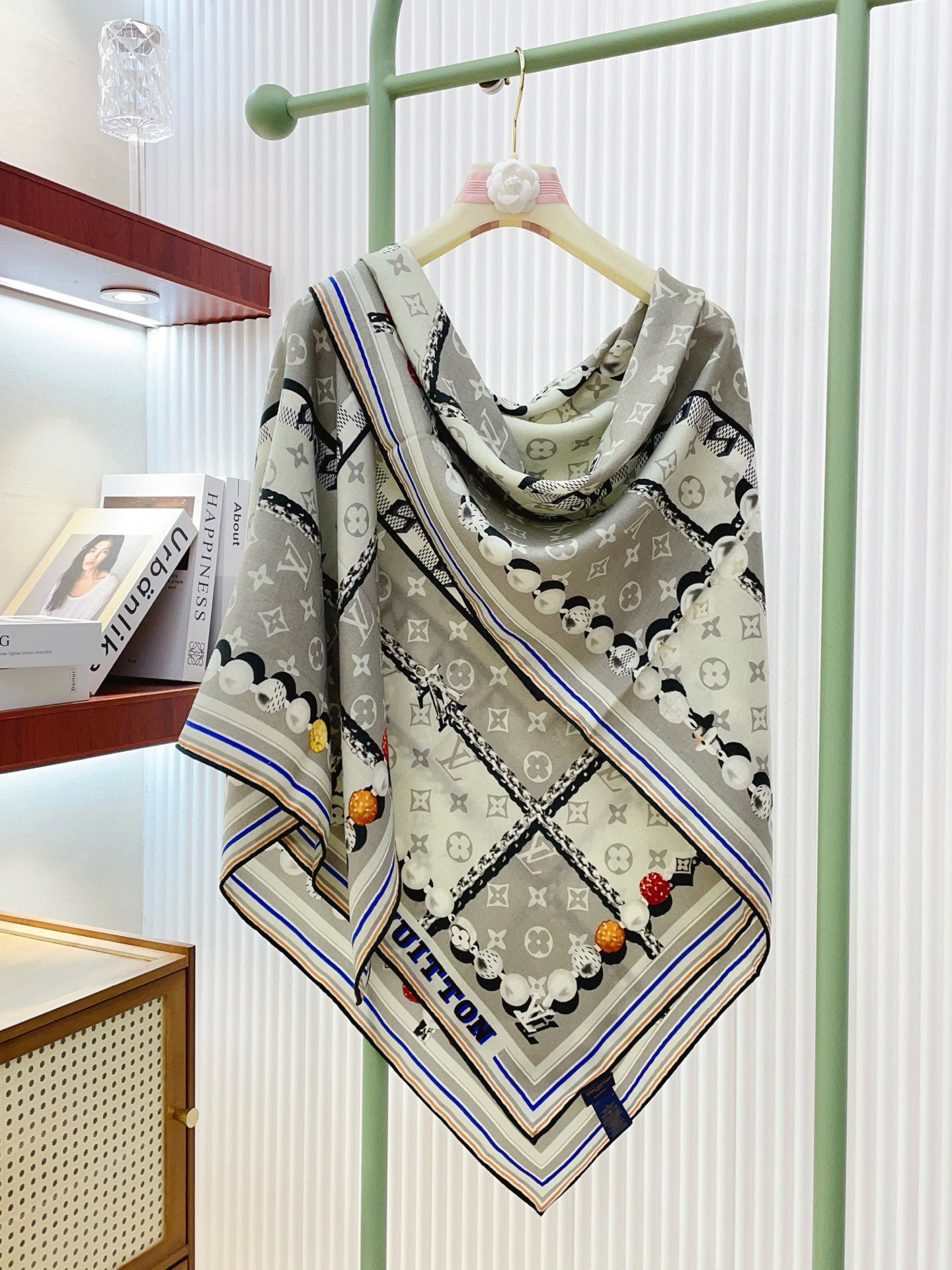 ✨✨【双面同色 丝毛款】L家羊绒新款 买了都说好看‼️推荐💕双面同色羊绒方巾‼️驴家ZG爆款🎁💟立体呈现