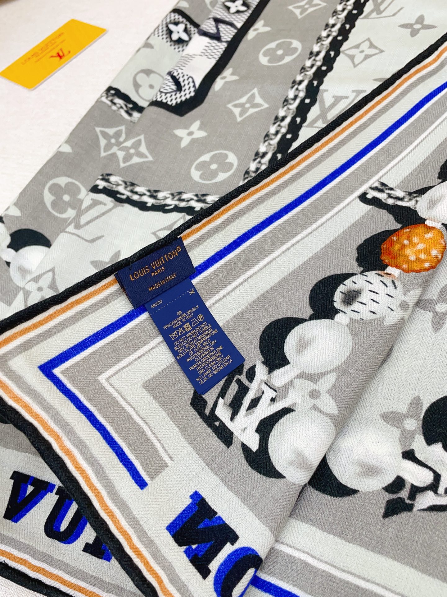 ✨✨【双面同色 丝毛款】L家羊绒新款 买了都说好看‼️推荐💕双面同色羊绒方巾‼️驴家ZG爆款🎁💟立体呈现