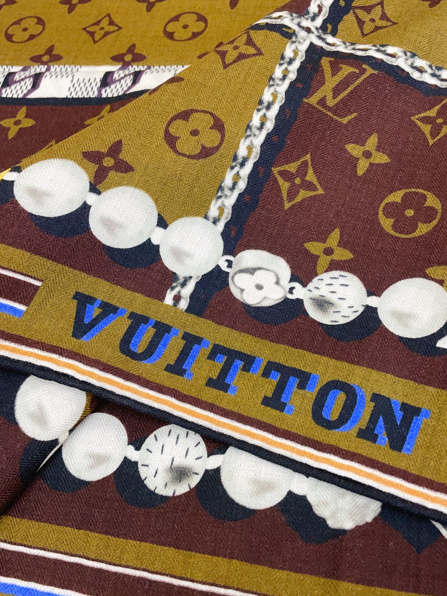 ✨✨【双面同色 丝毛款】L家羊绒新款 买了都说好看‼️推荐💕双面同色羊绒方巾‼️驴家ZG爆款🎁💟立体呈现