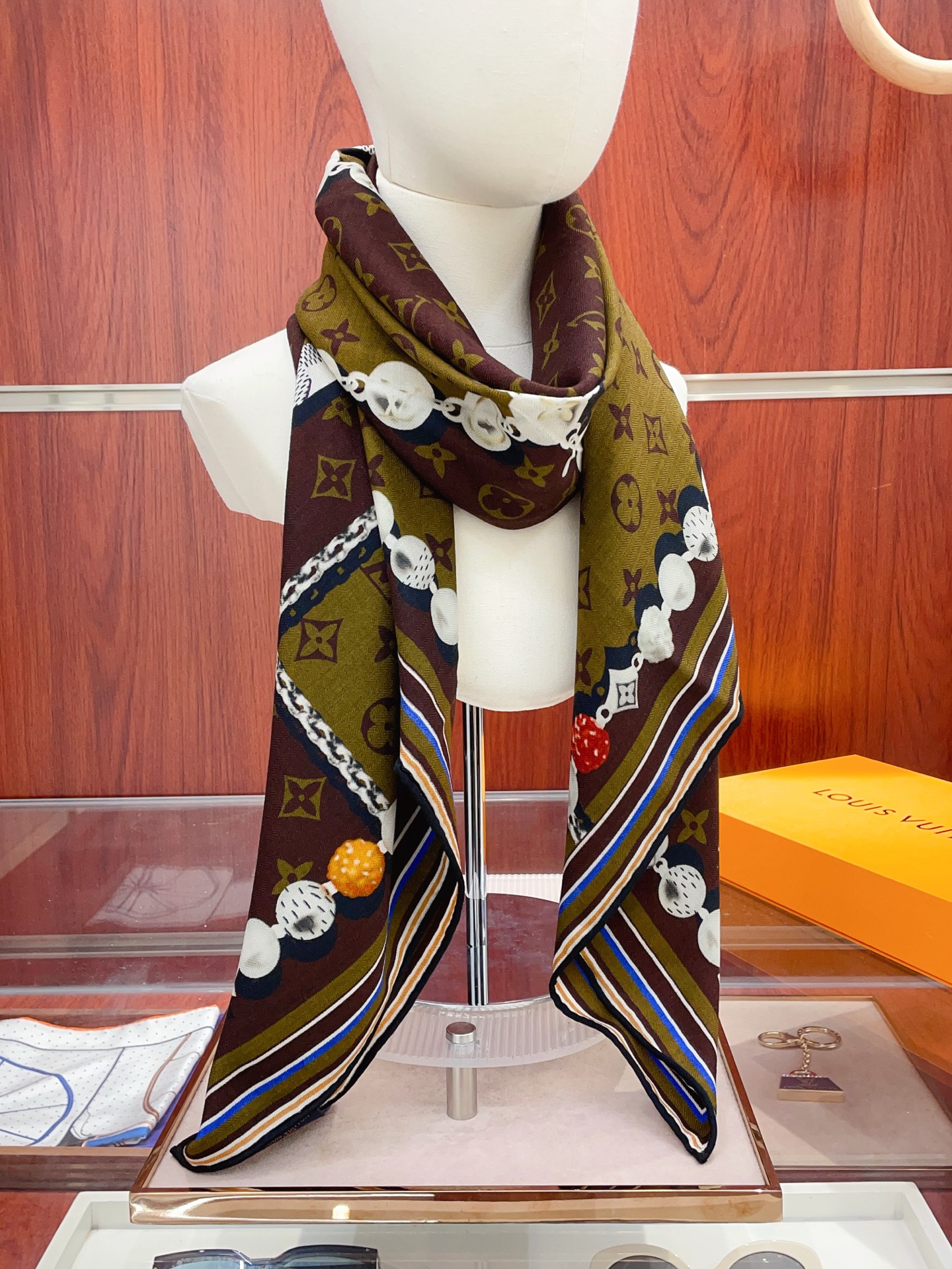 ✨✨【双面同色 丝毛款】L家羊绒新款 买了都说好看‼️推荐💕双面同色羊绒方巾‼️驴家ZG爆款🎁💟立体呈现