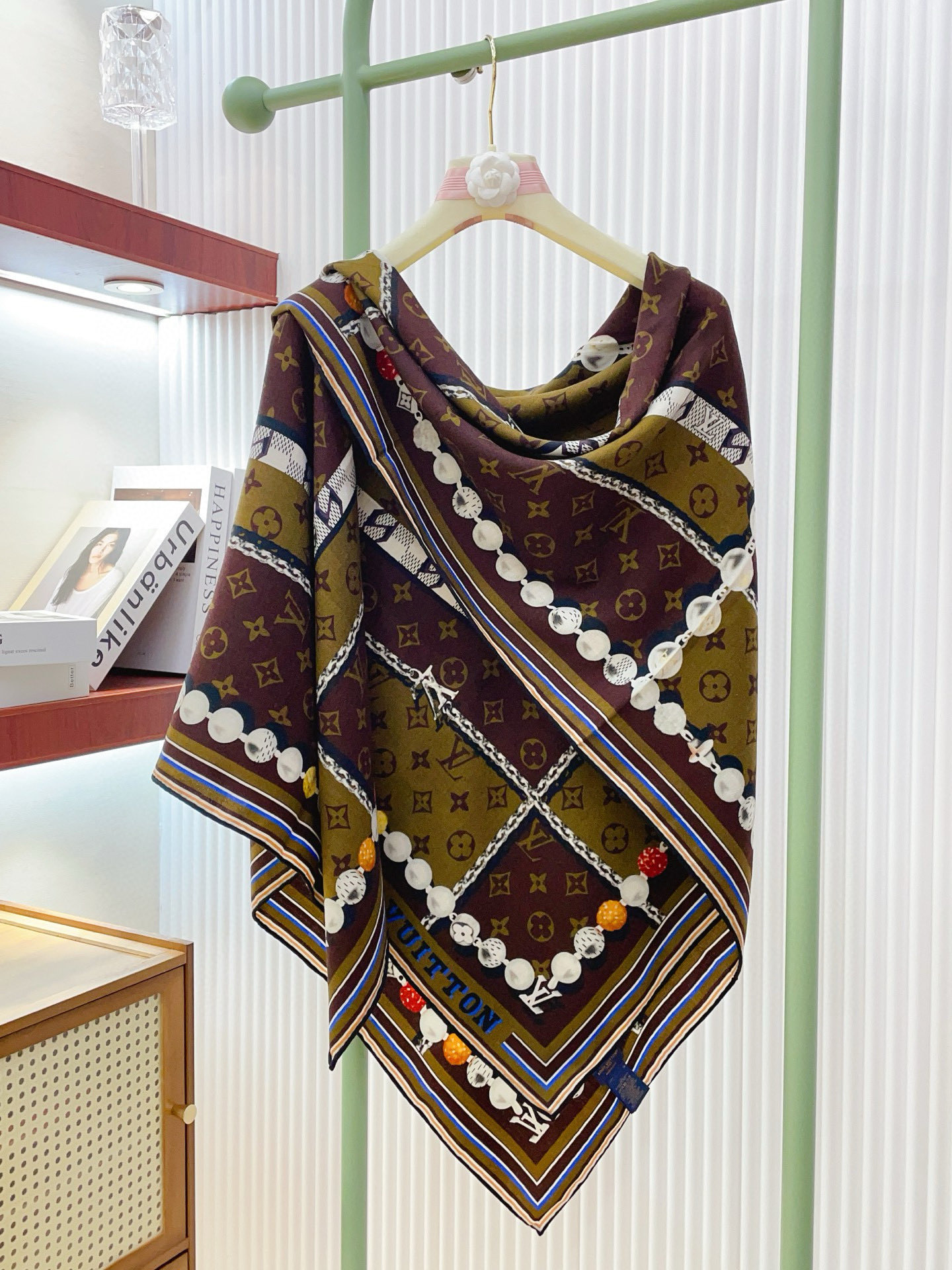 ✨✨【双面同色 丝毛款】L家羊绒新款 买了都说好看‼️推荐💕双面同色羊绒方巾‼️驴家ZG爆款🎁💟立体呈现