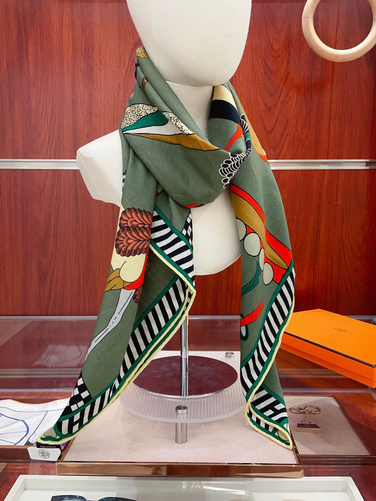 NO:663597,4-color quality [double-sided same color, silk wool style] H family cashmere new style. Everyone who bought it said it looks good. Recommended [Full Speed 140] Cashmere square scarf H family ZG hot model with three-dimensional presentation of pattern and texture, extremely high quality, special technology, high-end research and development, stunning appearance, special cutting-edge technology treatment, favored by Bai Fumei. Whether it is quality, style or price, it makes them scream for big brand control. Super high cost performance  Definitely worth buying, size 140cm*140cm, 70 cashmere silk high version scarf, high version scarf, real silk198609094色品质【双面同色 丝毛款】H家羊绒新款 买了都说好看推荐【全速前进 140】羊绒方巾H家ZG爆款立体呈现图案纹路实物档次极高特殊工艺高端研发惊艳问世特殊尖端工艺处理受到白富美的喜欢 无论是品质 款式 价格都令大牌控的她们尖叫 超高性价比 绝对值得入手尺寸140cm*140cm,70羊绒真丝高版本围巾,高版本围巾,real silk,scarf