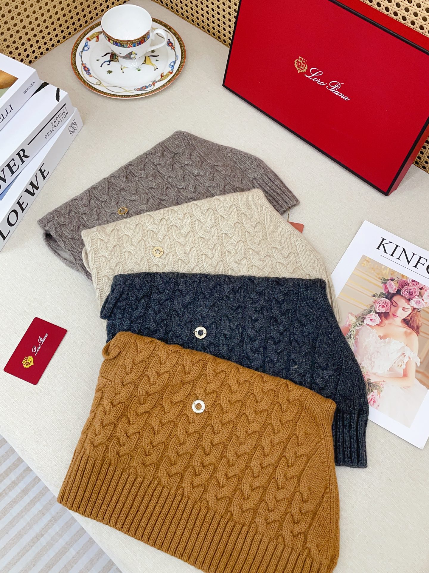 ✨✨LP独家牛货🐂【针织麻花连帽围脖】‼️是围脖，又是帽子，松紧带设计，纯羊绒非常舒适温暖，一次满足您多