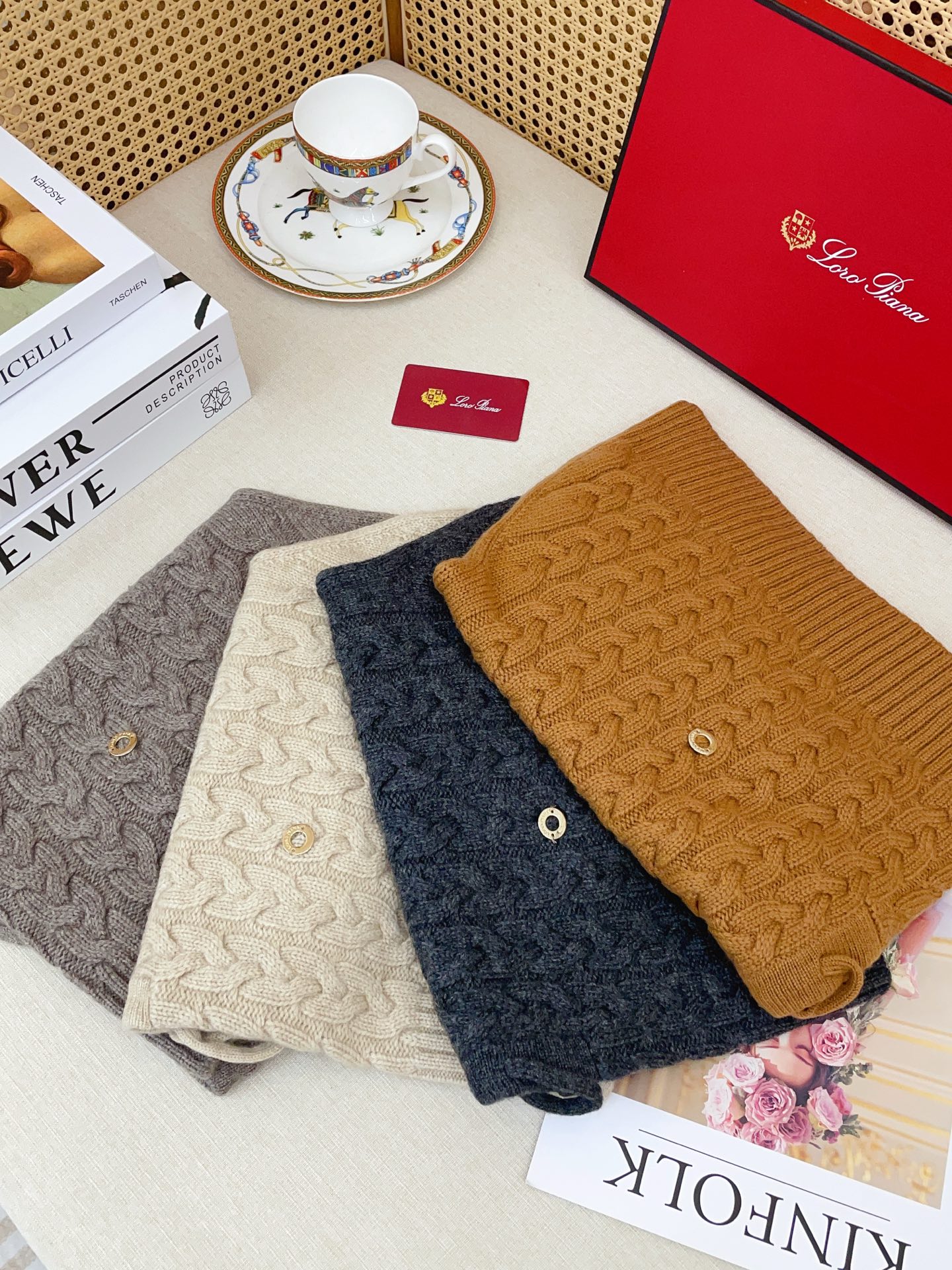 ✨✨LP独家牛货🐂【针织麻花连帽围脖】‼️是围脖，又是帽子，松紧带设计，纯羊绒非常舒适温暖，一次满足您多