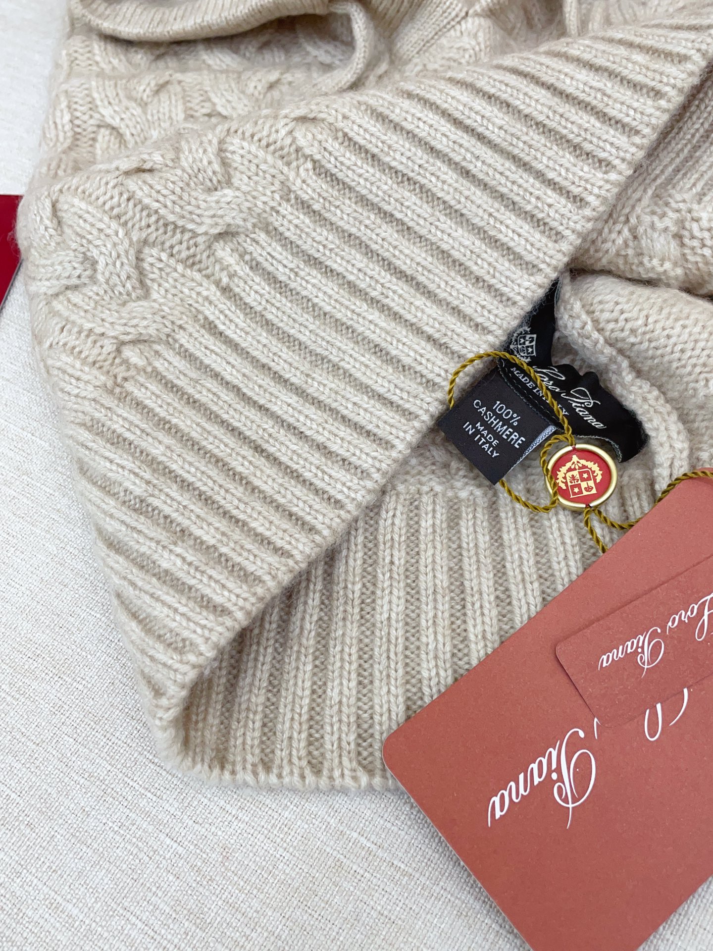 ✨✨LP独家牛货🐂【针织麻花连帽围脖】‼️是围脖，又是帽子，松紧带设计，纯羊绒非常舒适温暖，一次满足您多