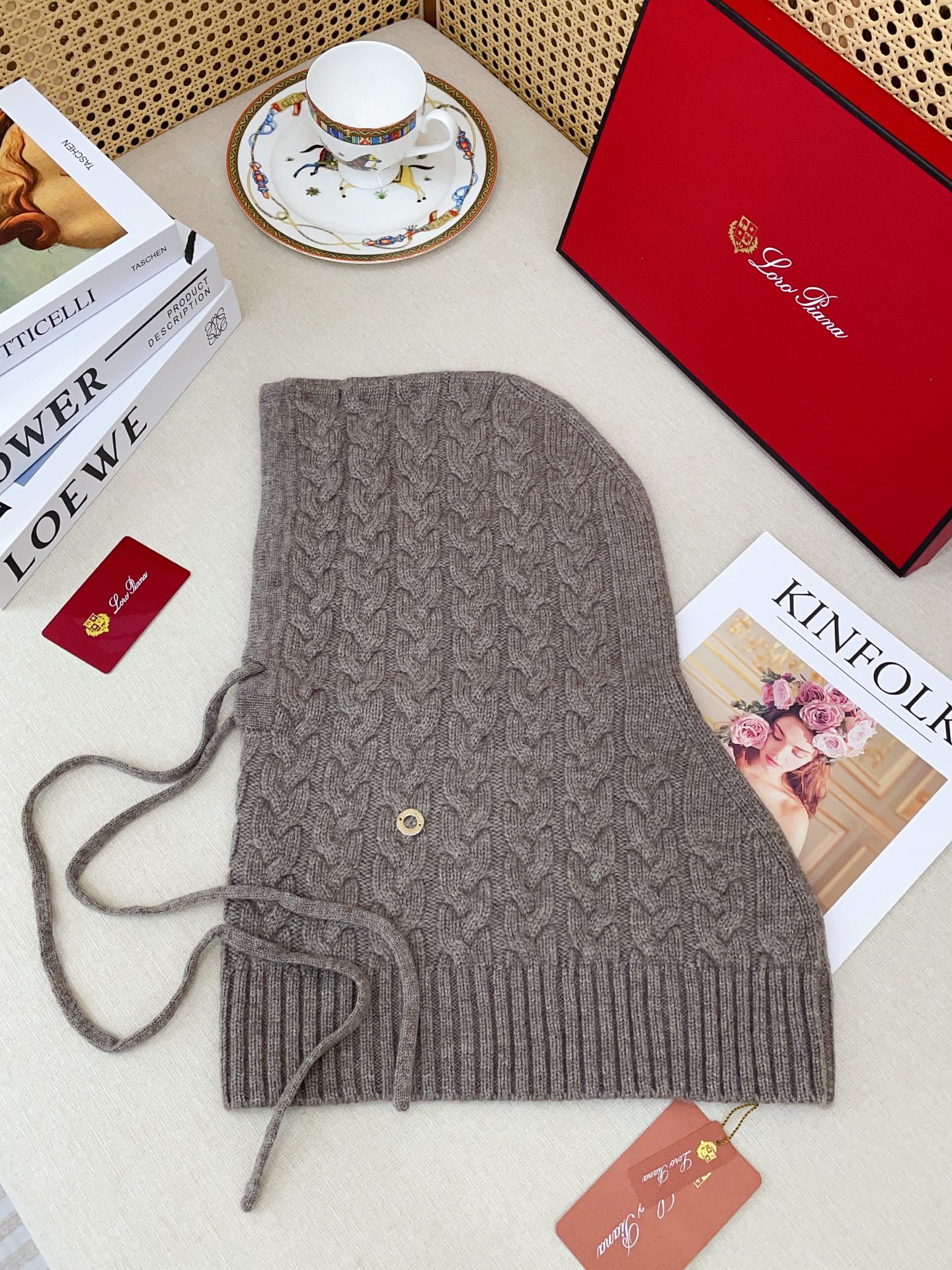 ✨✨LP独家牛货🐂【针织麻花连帽围脖】‼️是围脖，又是帽子，松紧带设计，纯羊绒非常舒适温暖，一次满足您多