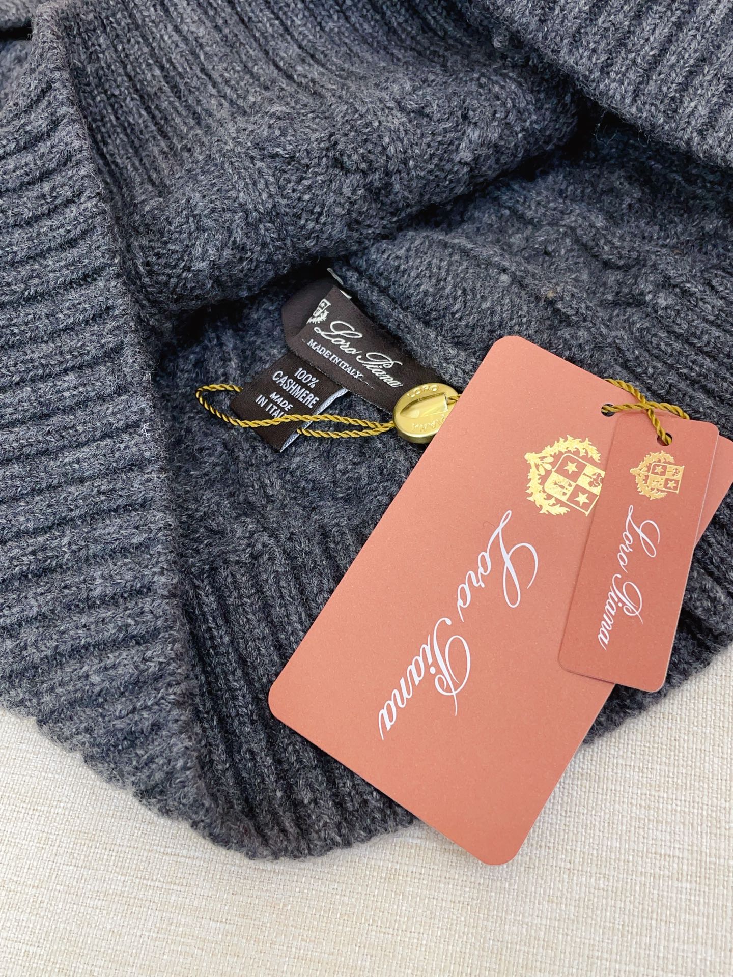 ✨✨LP独家牛货🐂【针织麻花连帽围脖】‼️是围脖，又是帽子，松紧带设计，纯羊绒非常舒适温暖，一次满足您多