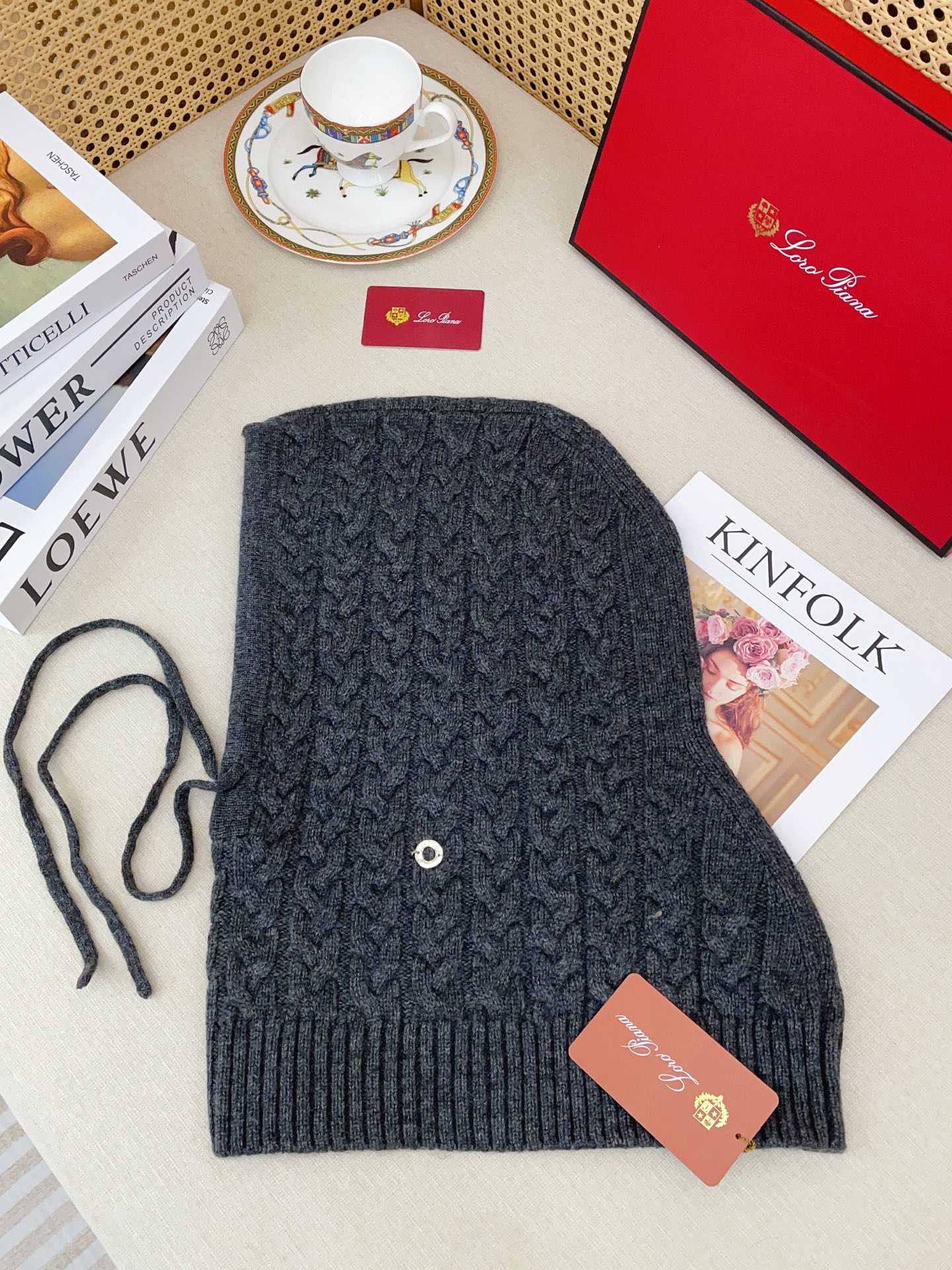 ✨✨LP独家牛货🐂【针织麻花连帽围脖】‼️是围脖，又是帽子，松紧带设计，纯羊绒非常舒适温暖，一次满足您多