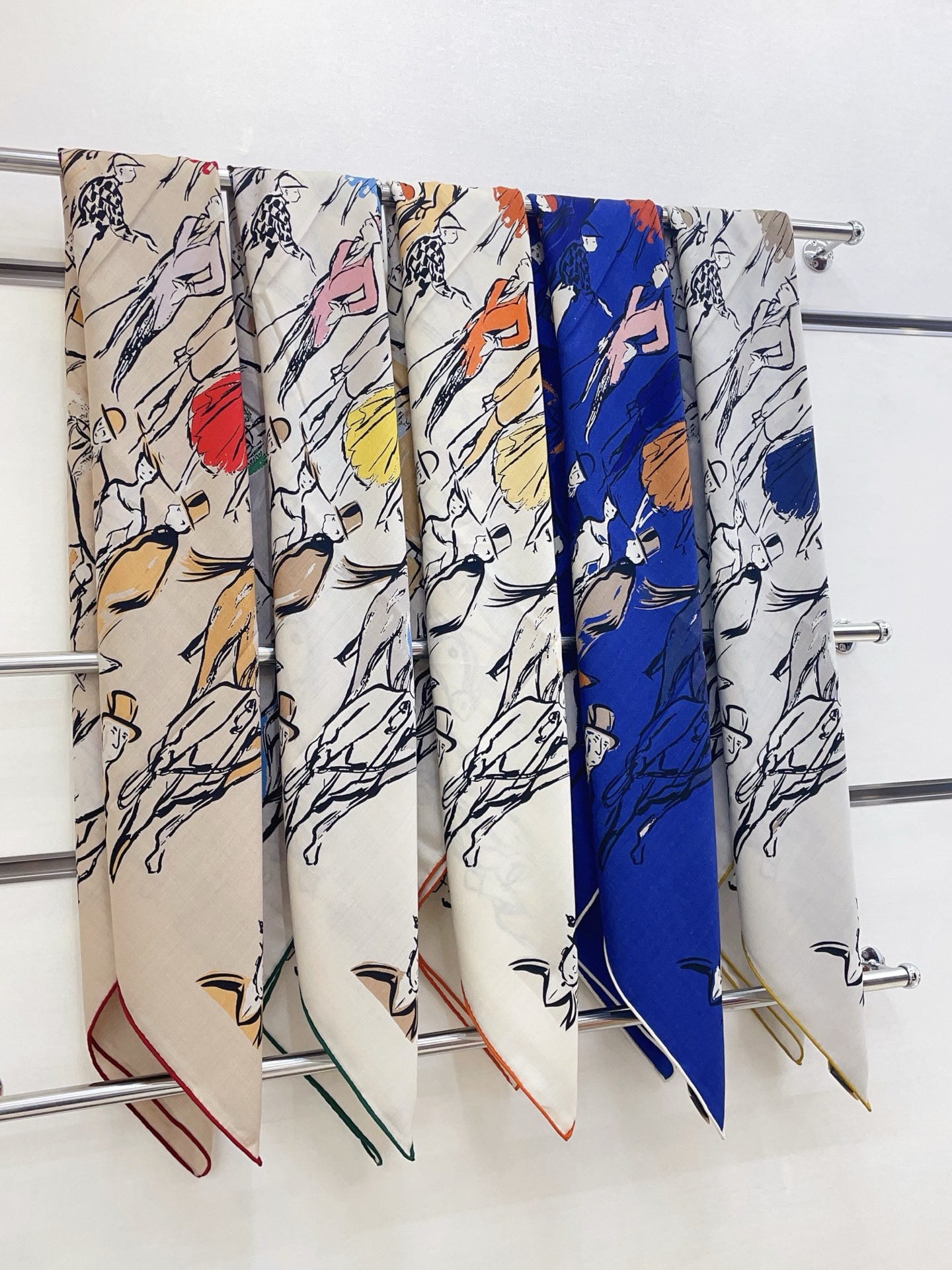 ✨✨【5️⃣色品质 双面同色 丝毛款】H家羊绒新款 买了都说好看‼️推荐💕【遛马场 140】羊绒方巾‼️