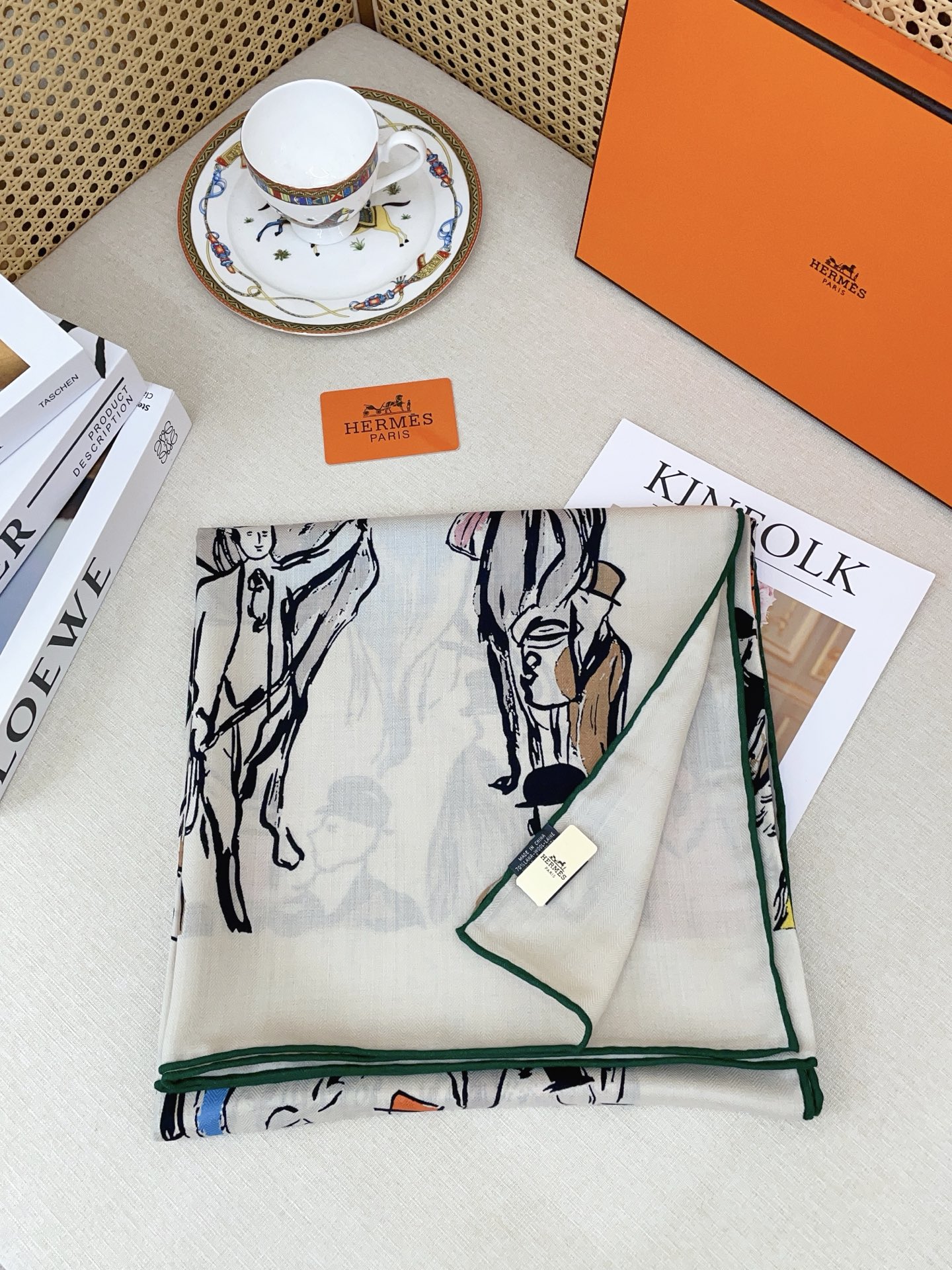 ✨✨【5️⃣色品质 双面同色 丝毛款】H家羊绒新款 买了都说好看‼️推荐💕【遛马场 140】羊绒方巾‼️