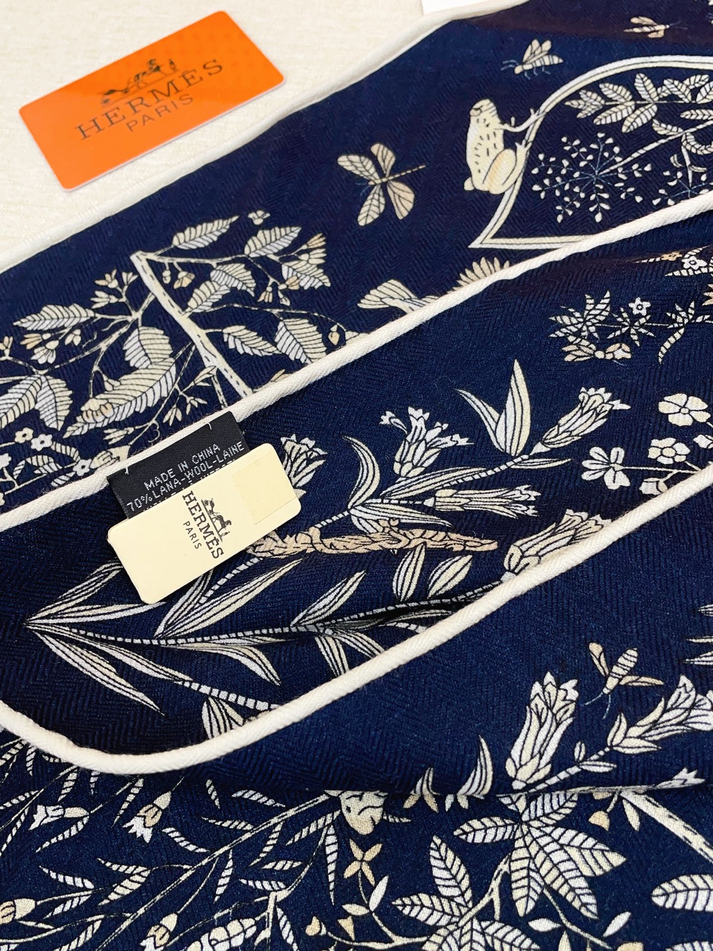 ✨✨【加厚丝毛款 双面同色】上新💏顶级H家专柜最新款【药用植物图鉴 大三角巾】多功能三角巾 🎀🎀，色彩明