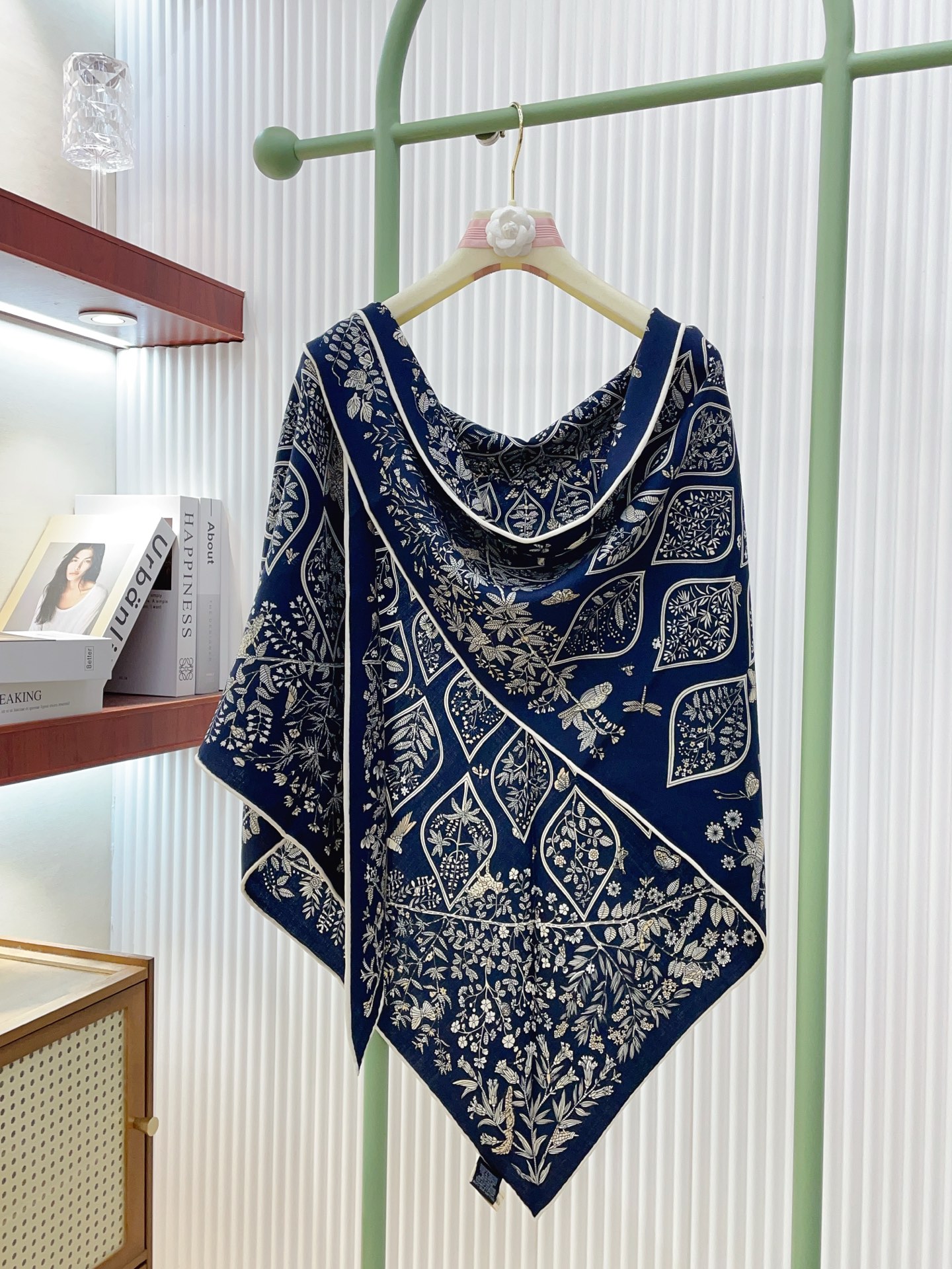 ✨✨【加厚丝毛款 双面同色】上新💏顶级H家专柜最新款【药用植物图鉴 大三角巾】多功能三角巾 🎀🎀，色彩明