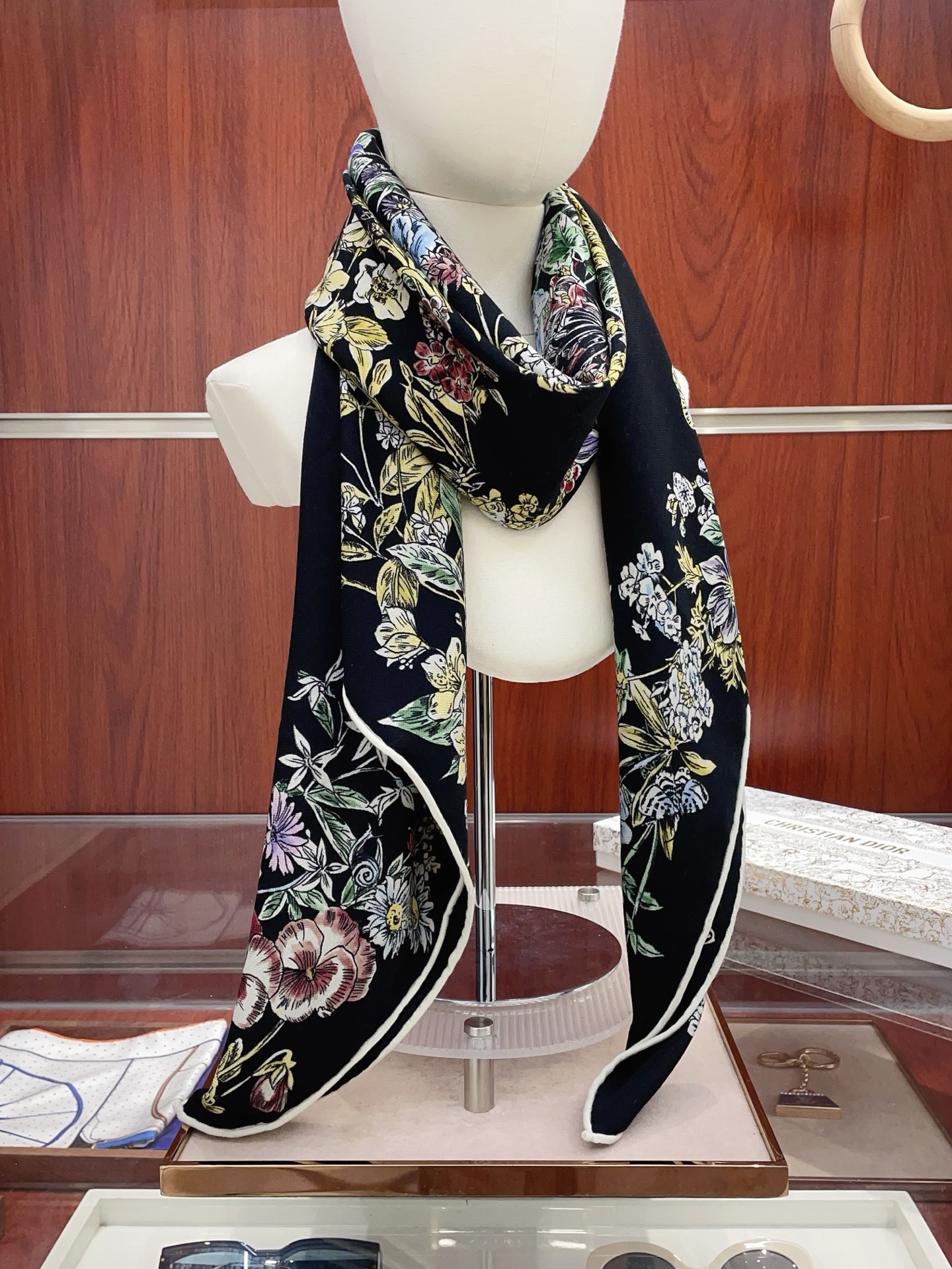 ✨✨【双面同色 丝毛款】CD家羊绒新款 买了都说好看‼️推荐💕双面同色羊绒方巾‼️D家ZG爆款🎁💟立体呈