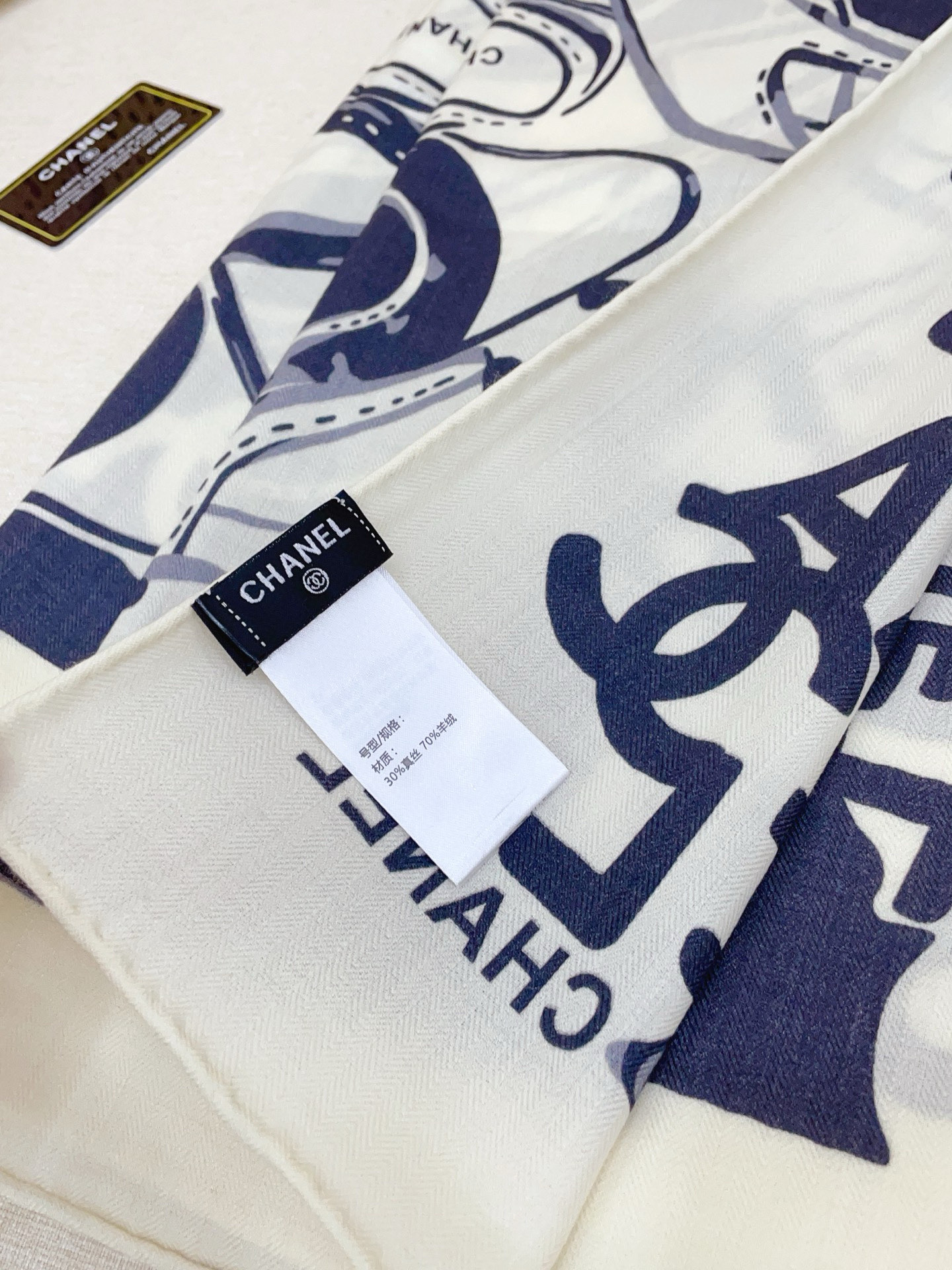 ✨✨【双面同色 丝毛款】小香 羊绒方巾‼️抢‼️VIP推荐 ‼️👍下手一定要快【高端 大爱 ‼️纯羊绒 