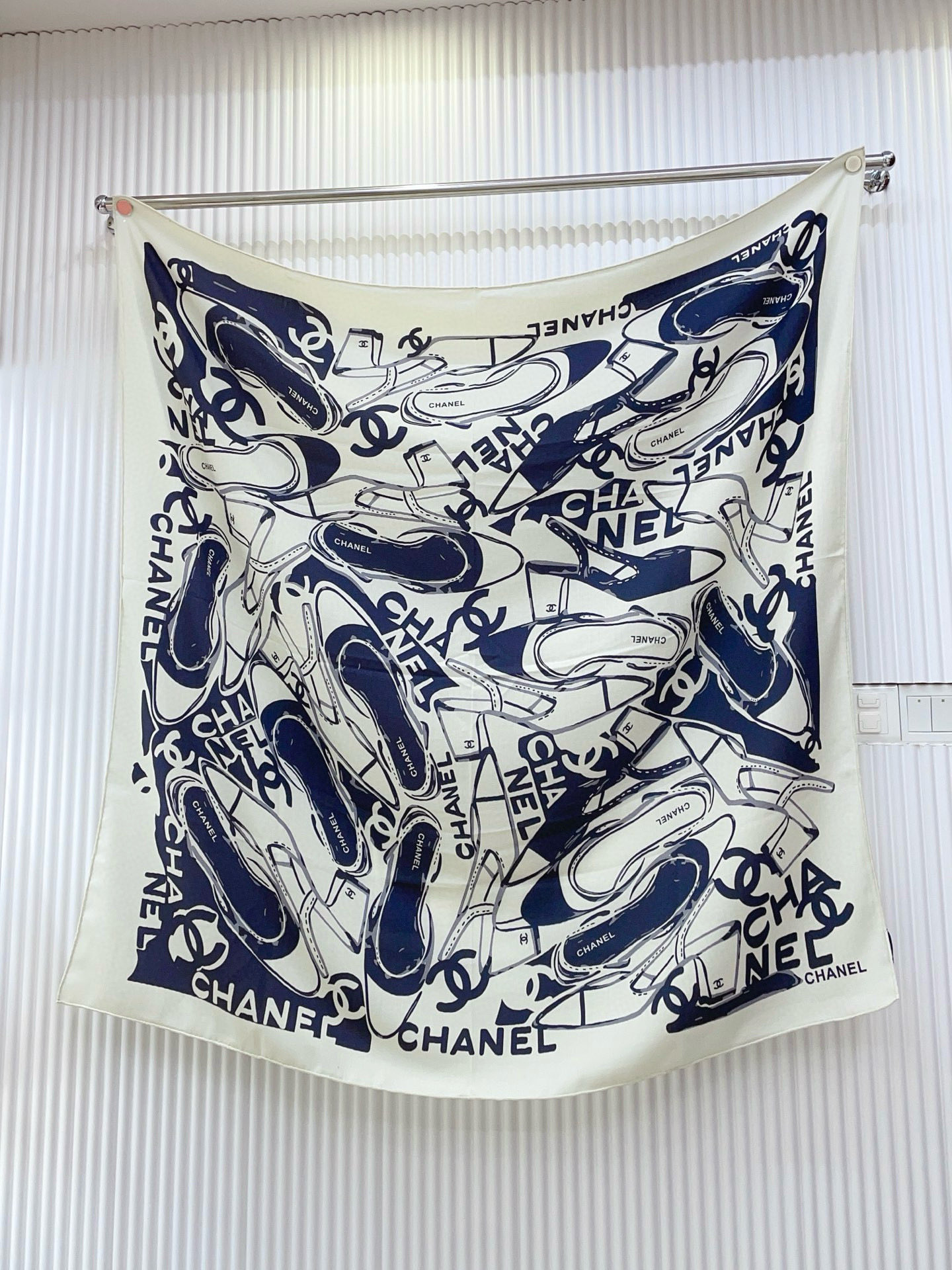 ✨✨【双面同色 丝毛款】小香 羊绒方巾‼️抢‼️VIP推荐 ‼️👍下手一定要快【高端 大爱 ‼️纯羊绒 