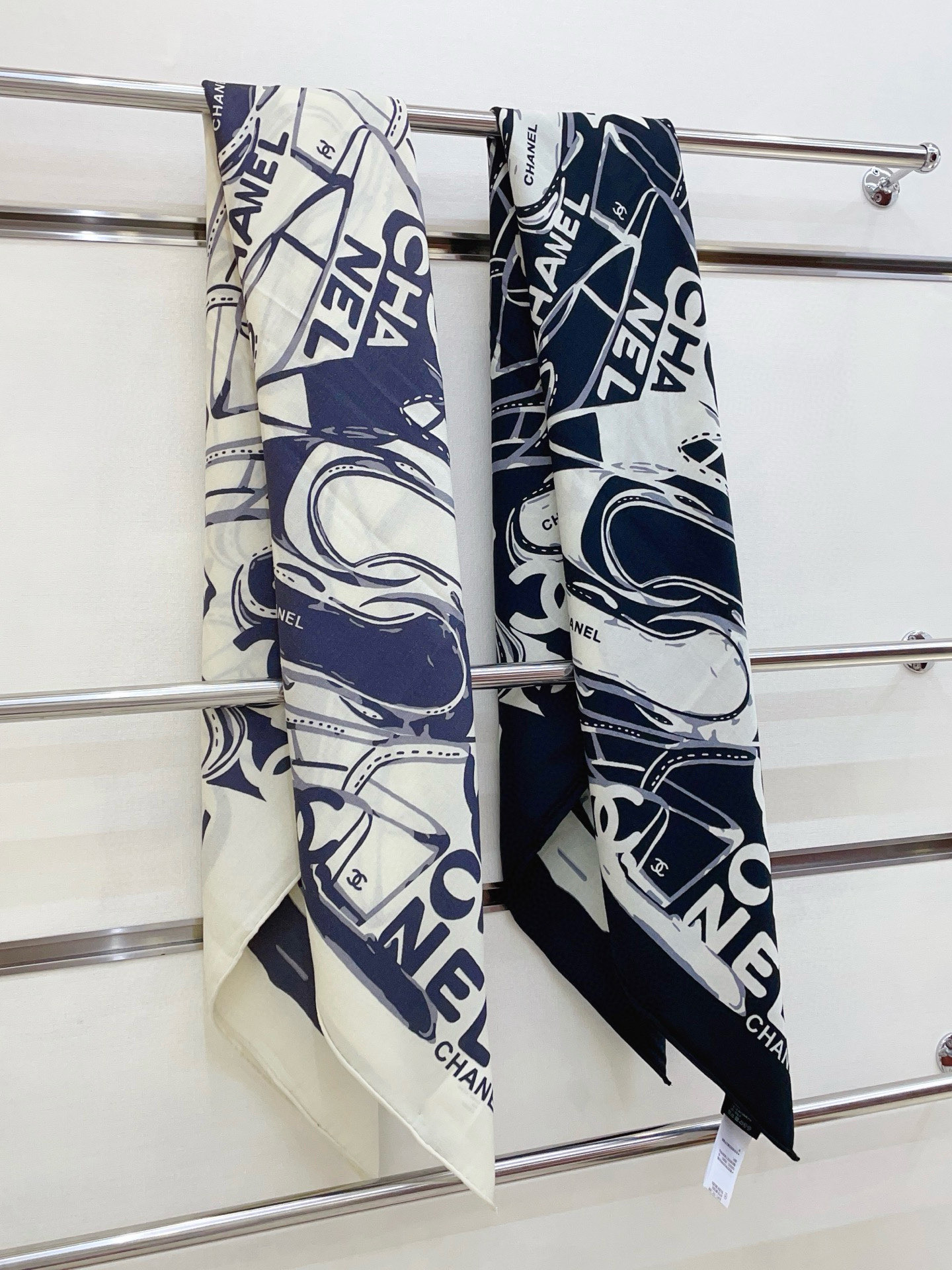 ✨✨【双面同色 丝毛款】小香 羊绒方巾‼️抢‼️VIP推荐 ‼️👍下手一定要快【高端 大爱 ‼️纯羊绒 