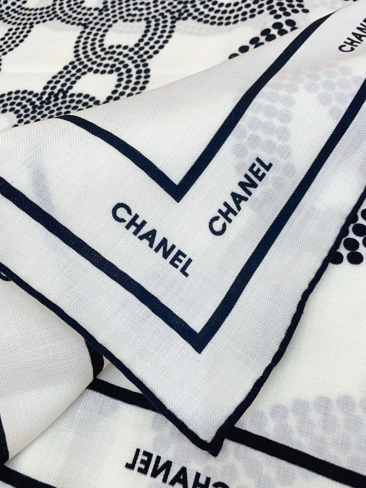 ✨✨【双面同色 丝毛款】小香 羊绒方巾‼️抢‼️VIP推荐 ‼️👍下手一定要快【高端 大爱 ‼️纯羊绒 