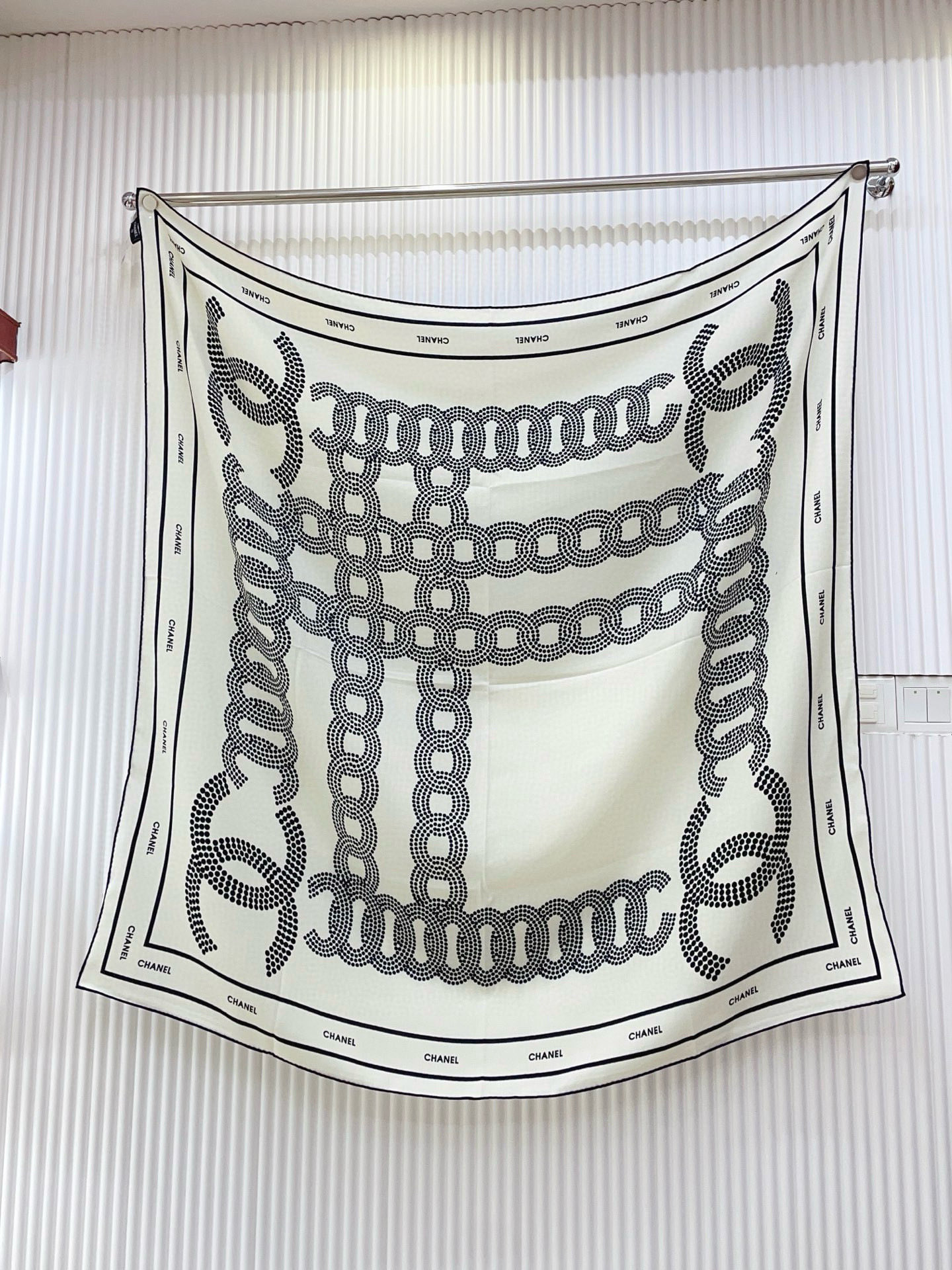 ✨✨【双面同色 丝毛款】小香 羊绒方巾‼️抢‼️VIP推荐 ‼️👍下手一定要快【高端 大爱 ‼️纯羊绒 