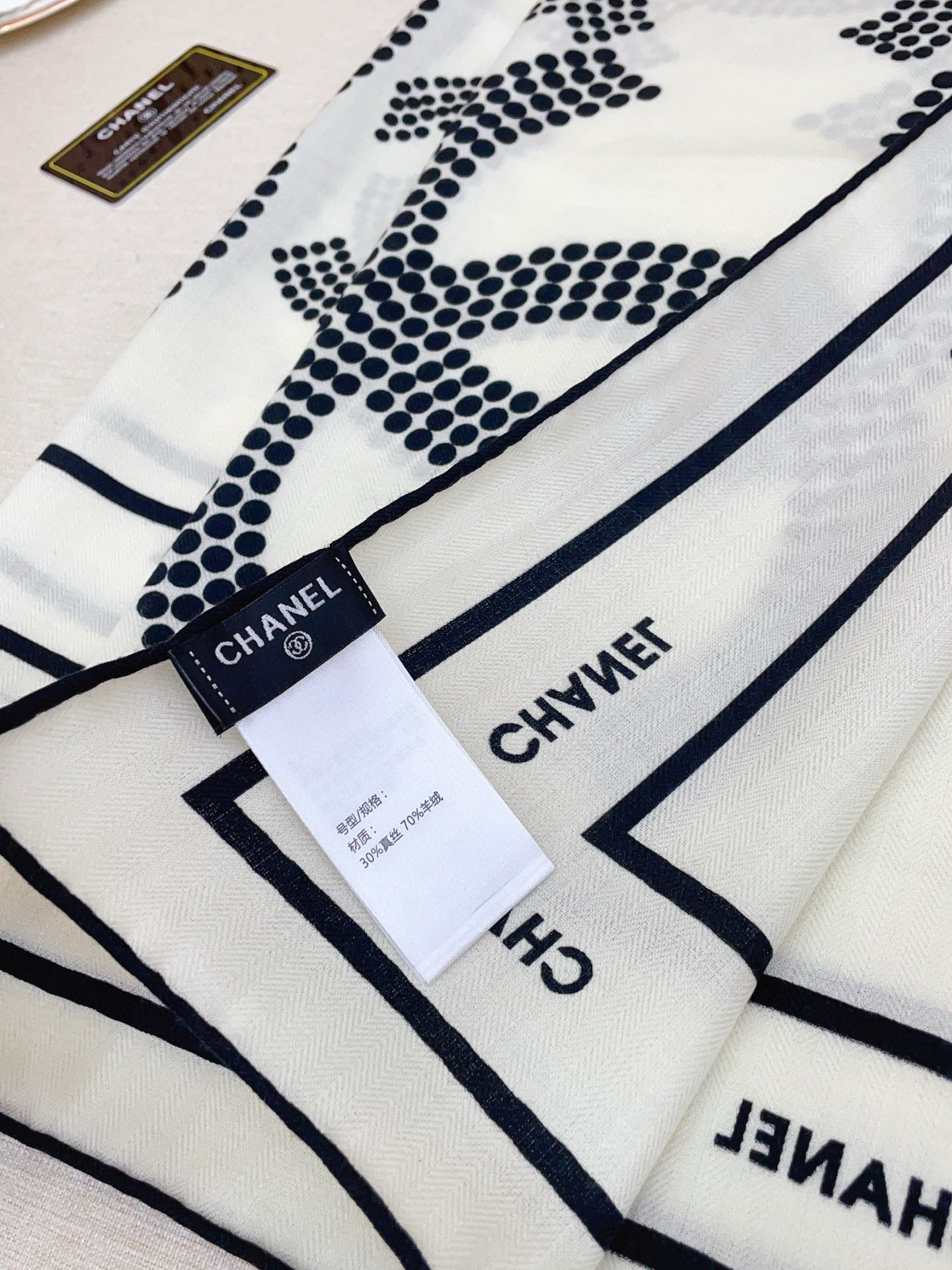 ✨✨【双面同色 丝毛款】小香 羊绒方巾‼️抢‼️VIP推荐 ‼️👍下手一定要快【高端 大爱 ‼️纯羊绒 