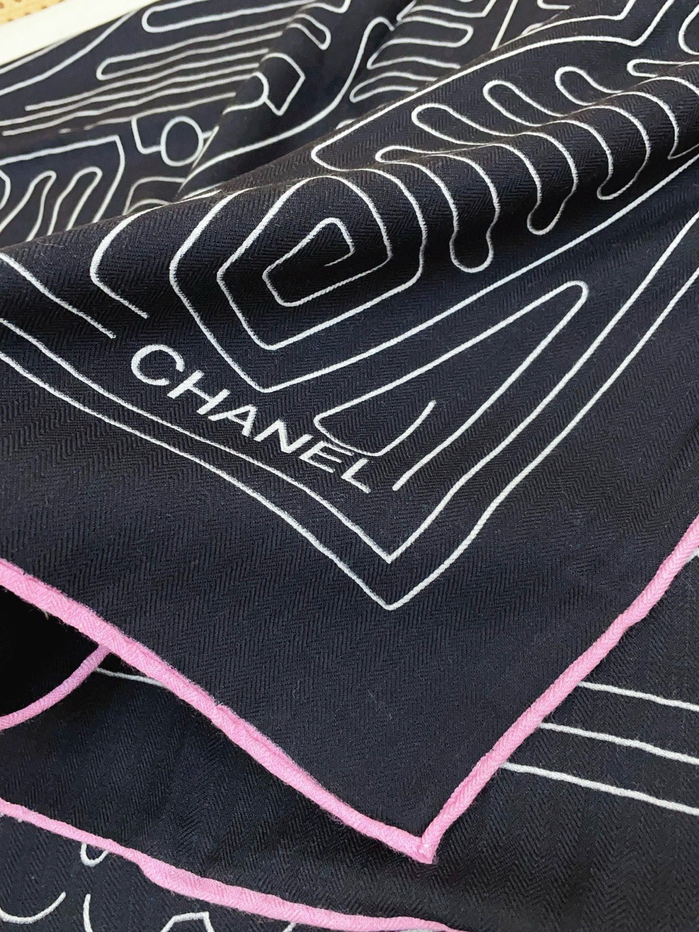 ✨✨✨小香【小香线条条纹140】羊绒方巾‼️抢‼️VIP推荐 ‼️👍下手一定要快【高端 大爱 ‼️纯羊绒