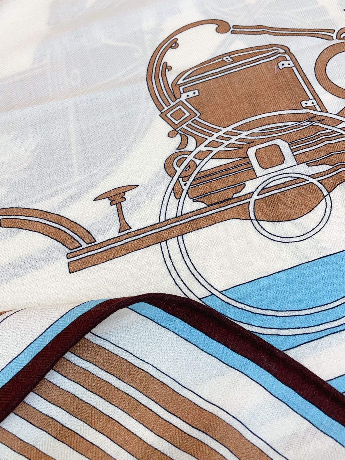 ✨✨【加厚丝毛款 双面同色】上新💏顶级H家专柜最新款【藏书章 大三角巾】多功能三角巾 🎀🎀，色彩明丽，格