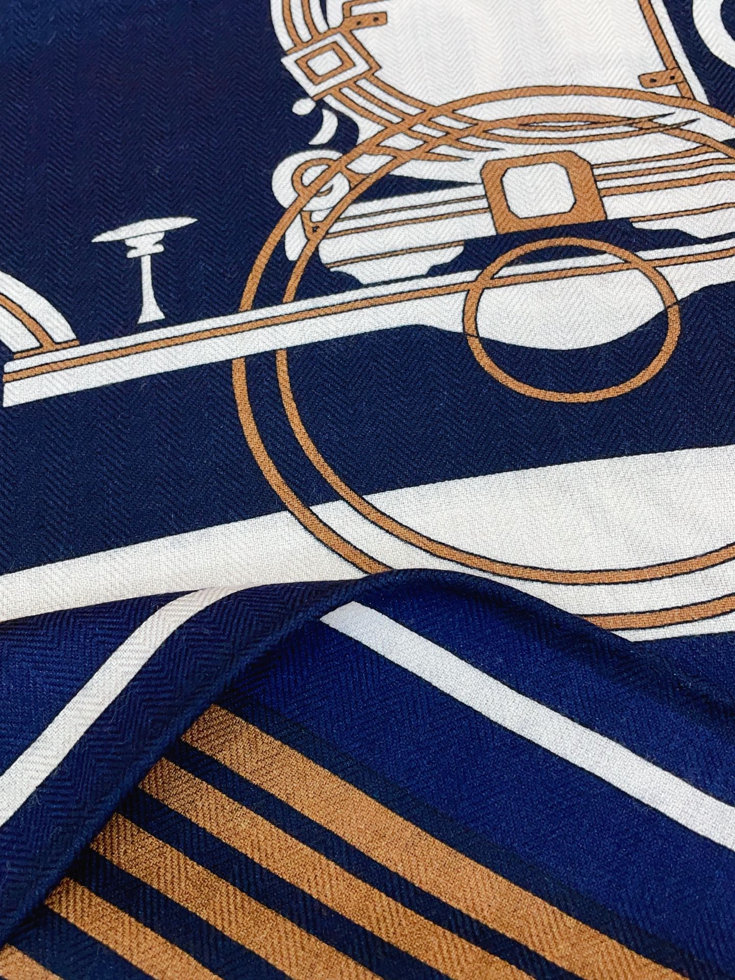 ✨✨【加厚丝毛款 双面同色】上新💏顶级H家专柜最新款【藏书章 大三角巾】多功能三角巾 🎀🎀，色彩明丽，格