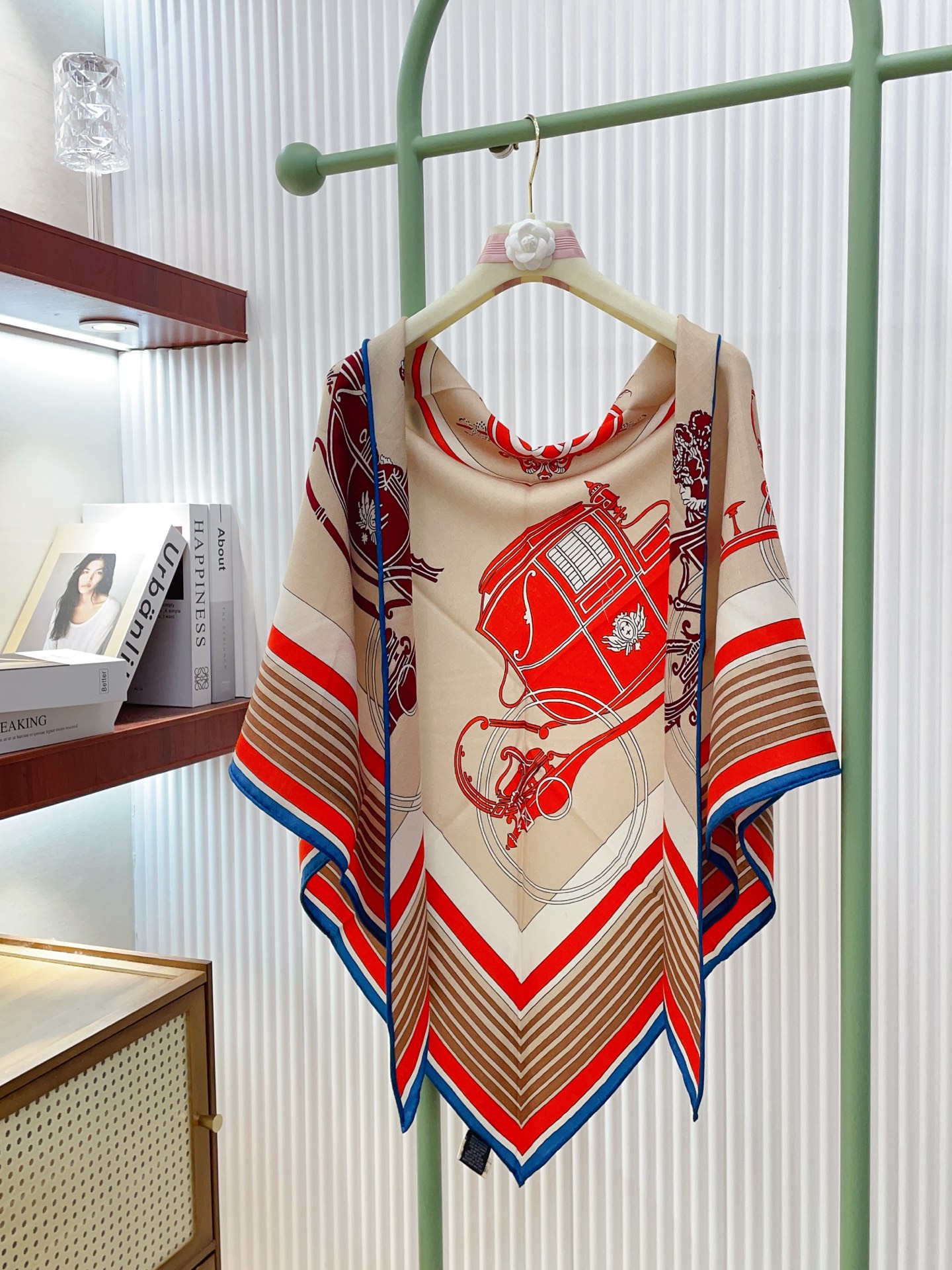 ✨✨【加厚丝毛款 双面同色】上新💏顶级H家专柜最新款【藏书章 大三角巾】多功能三角巾 🎀🎀，色彩明丽，格