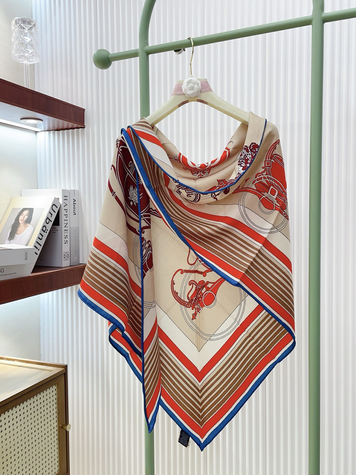 ✨✨【加厚丝毛款 双面同色】上新💏顶级H家专柜最新款【藏书章 大三角巾】多功能三角巾 🎀🎀，色彩明丽，格