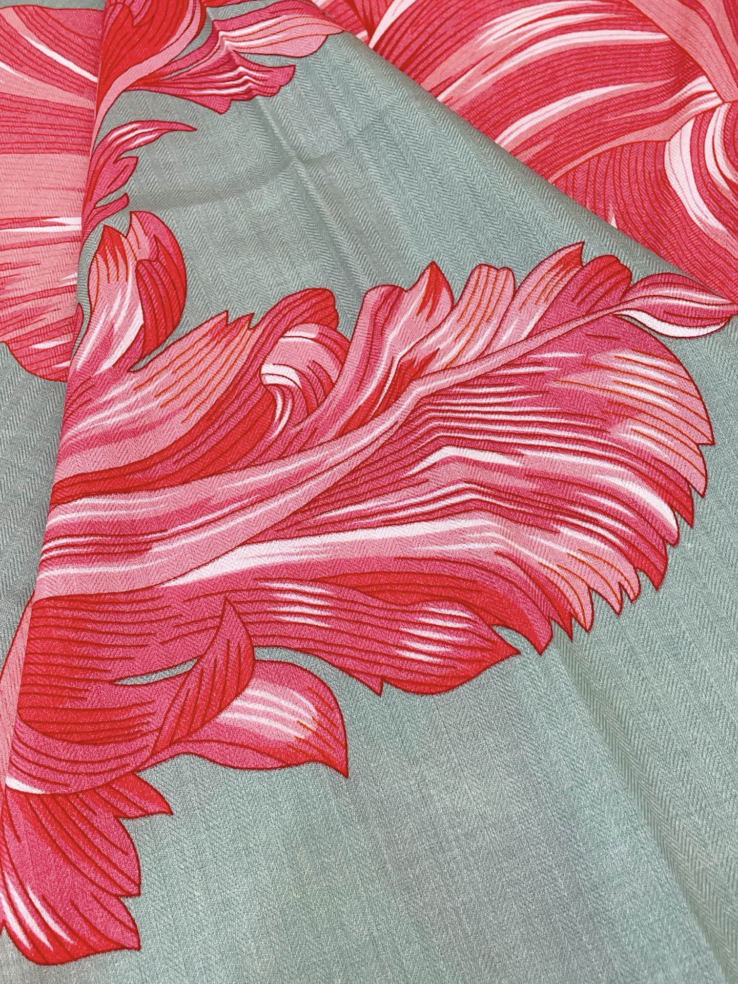 ✨✨【双面同色 丝毛款】H家羊绒新款 买了都说好看‼️推荐💕【郁金香花朵🌹 140】羊绒方巾‼️H家ZG