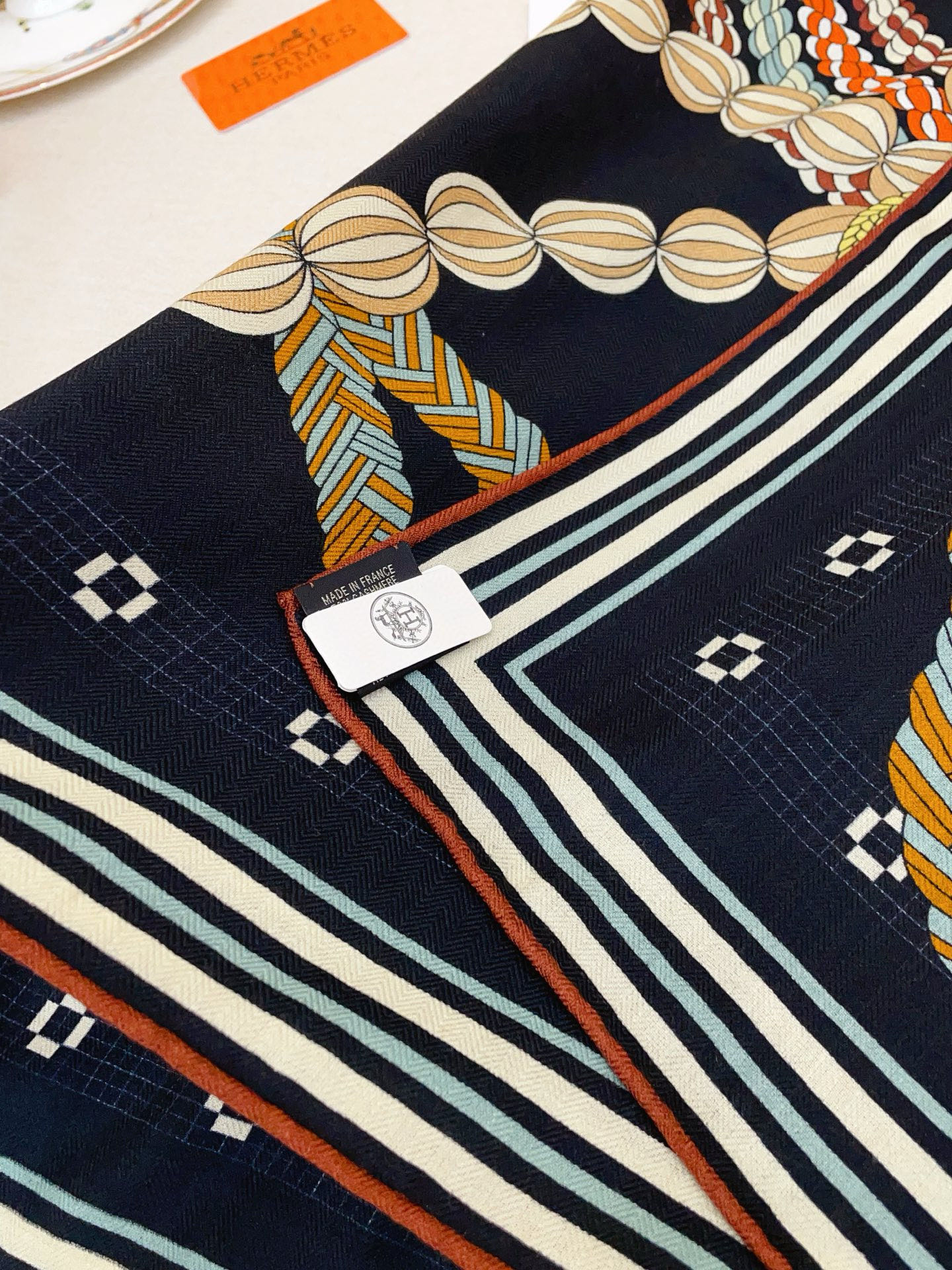 ✨✨【双面同色 丝毛款】H家羊绒新款 买了都说好看‼️推荐💕【编织鞍带 140】羊绒方巾‼️H家ZG爆款