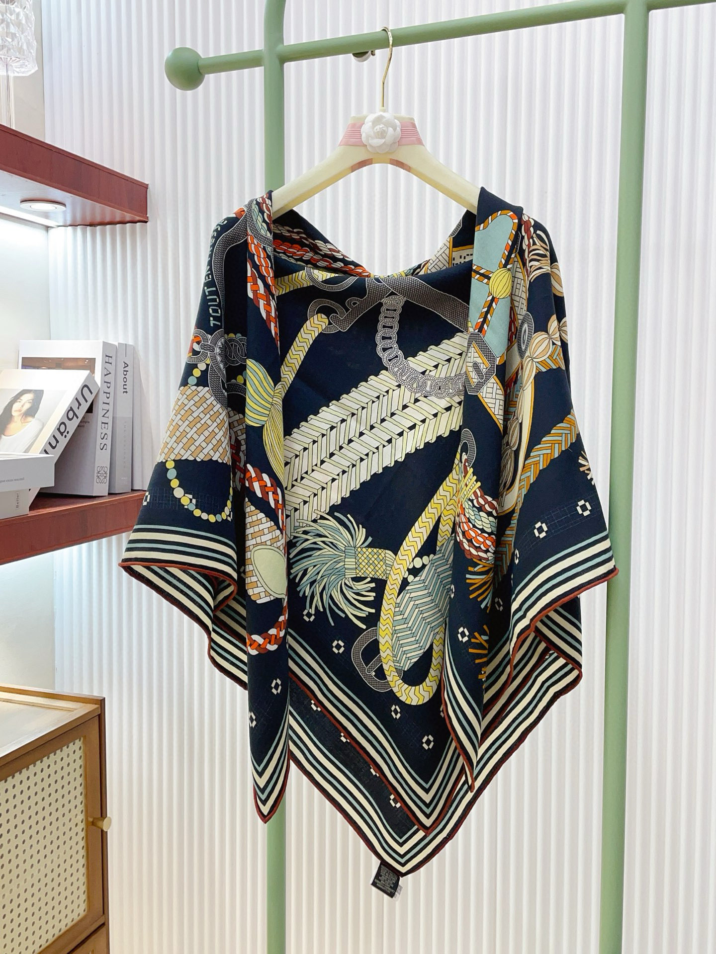 ✨✨【双面同色 丝毛款】H家羊绒新款 买了都说好看‼️推荐💕【编织鞍带 140】羊绒方巾‼️H家ZG爆款