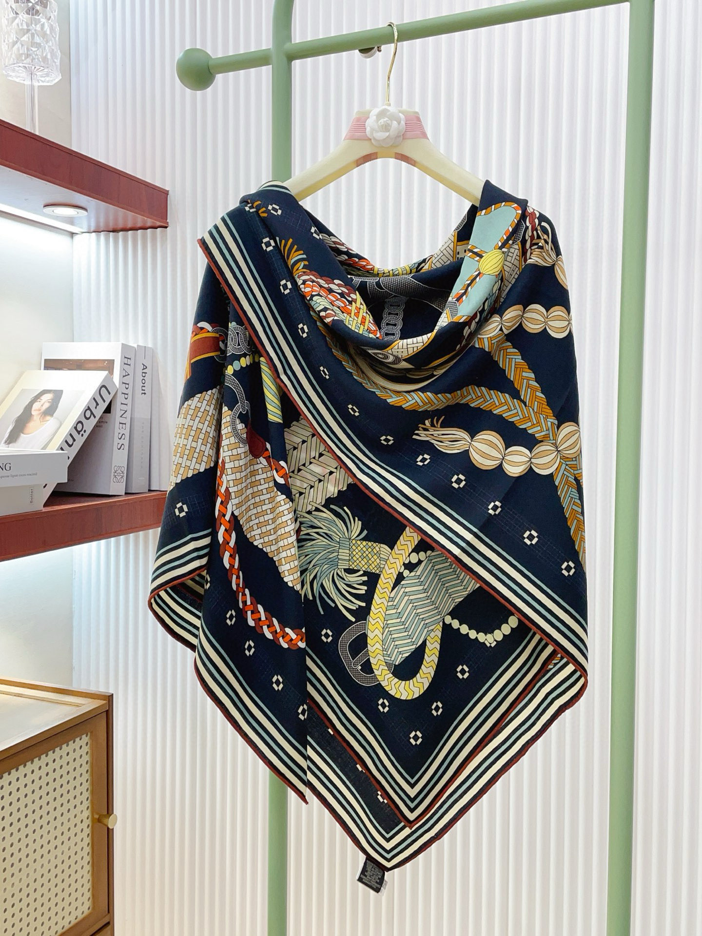 ✨✨【双面同色 丝毛款】H家羊绒新款 买了都说好看‼️推荐💕【编织鞍带 140】羊绒方巾‼️H家ZG爆款