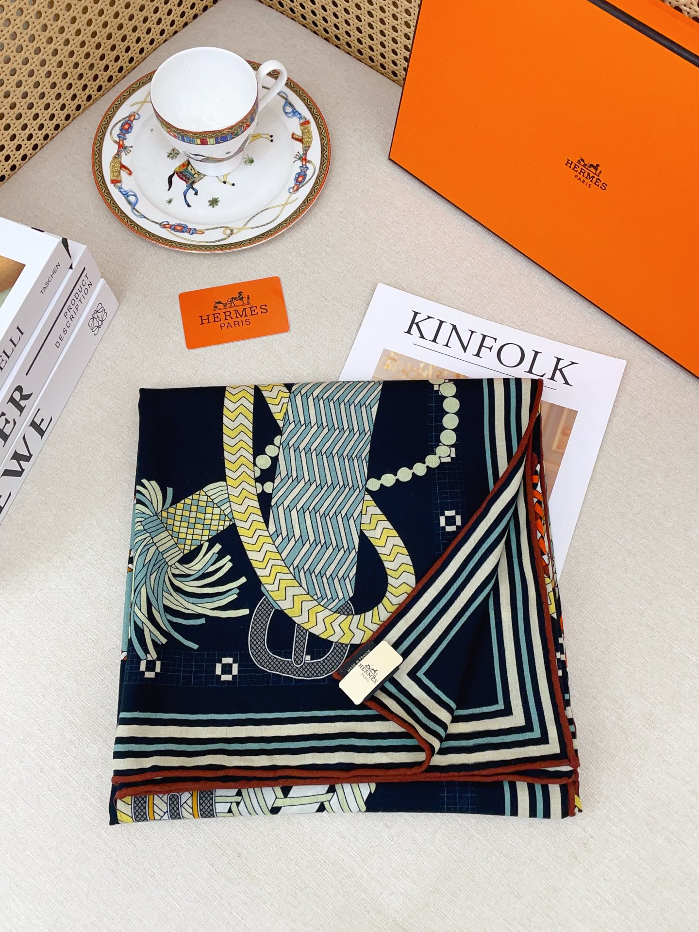 ✨✨【双面同色 丝毛款】H家羊绒新款 买了都说好看‼️推荐💕【编织鞍带 140】羊绒方巾‼️H家ZG爆款