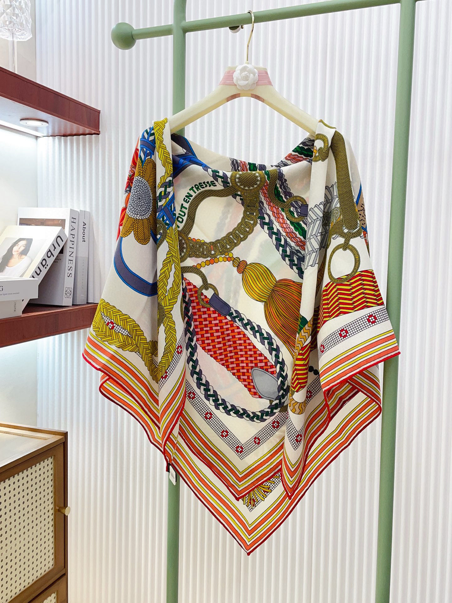 ✨✨【双面同色 丝毛款】H家羊绒新款 买了都说好看‼️推荐💕【编织鞍带 140】羊绒方巾‼️H家ZG爆款