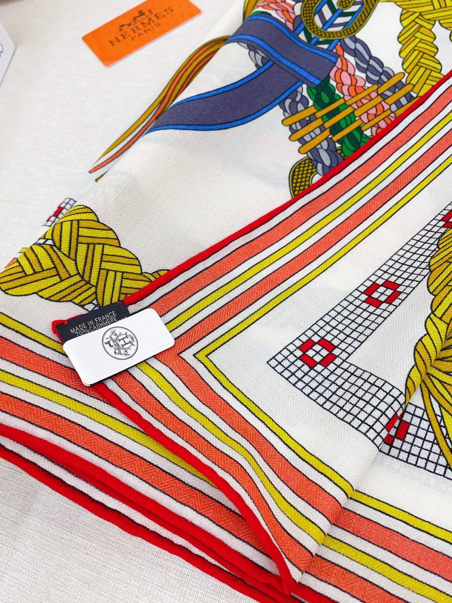 ✨✨【双面同色 丝毛款】H家羊绒新款 买了都说好看‼️推荐💕【编织鞍带 140】羊绒方巾‼️H家ZG爆款