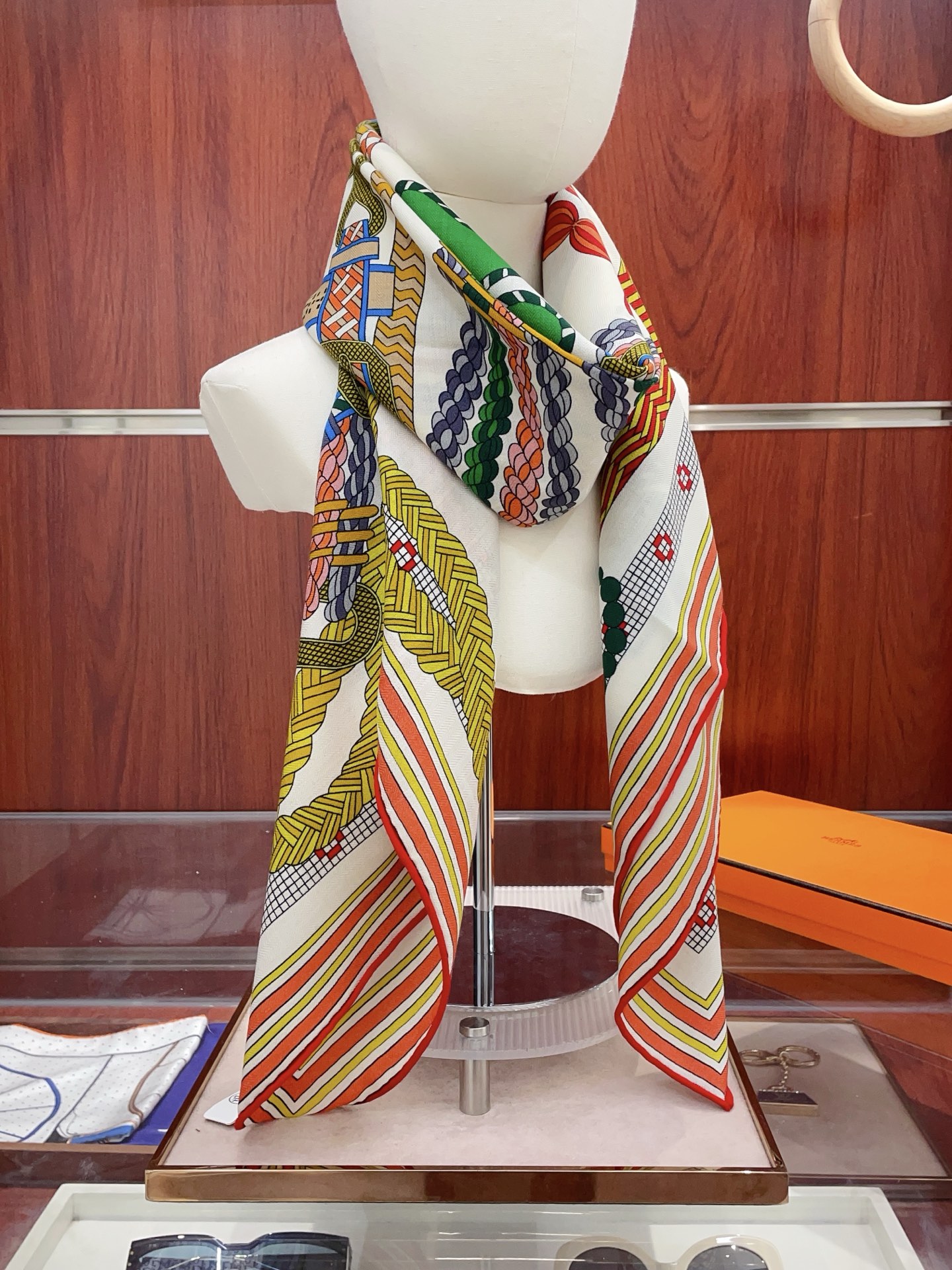 ✨✨【双面同色 丝毛款】H家羊绒新款 买了都说好看‼️推荐💕【编织鞍带 140】羊绒方巾‼️H家ZG爆款