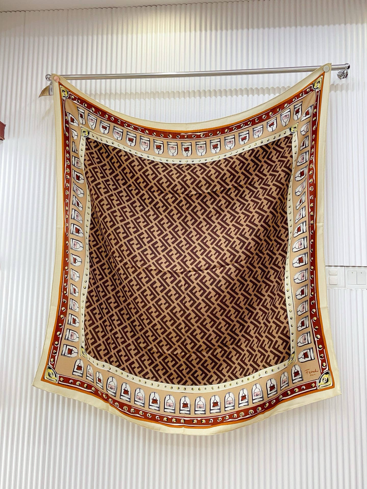 ✨✨【双面同色 丝毛款】FENDI 羊绒方巾‼️抢‼️VIP推荐 ‼️👍下手一定要快【高端 大爱 ‼️纯