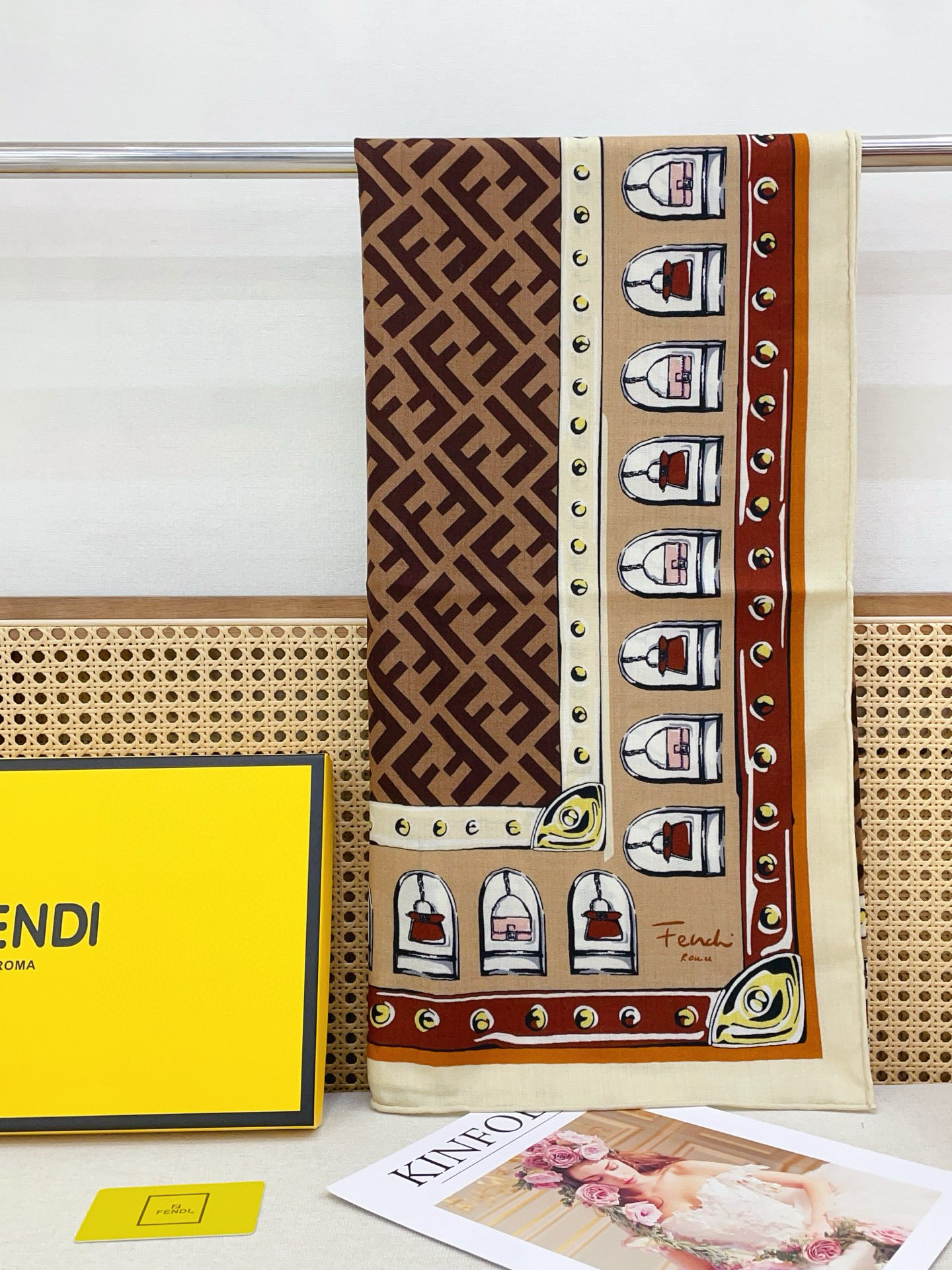 ✨✨【双面同色 丝毛款】FENDI 羊绒方巾‼️抢‼️VIP推荐 ‼️👍下手一定要快【高端 大爱 ‼️纯