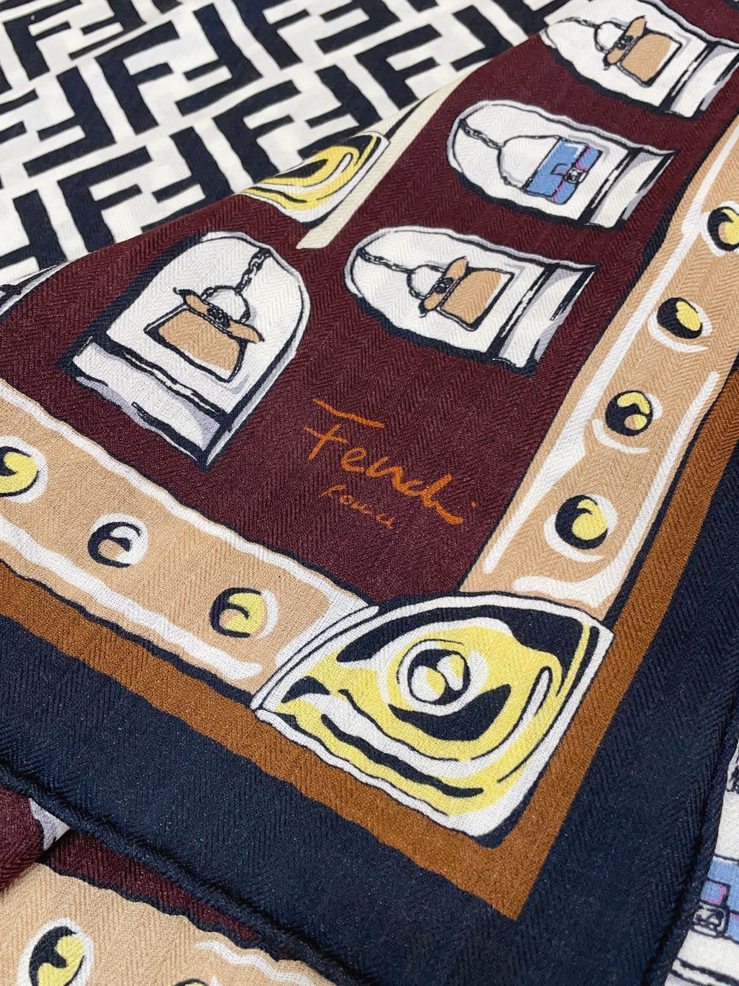 ✨✨【双面同色 丝毛款】FENDI 羊绒方巾‼️抢‼️VIP推荐 ‼️👍下手一定要快【高端 大爱 ‼️纯